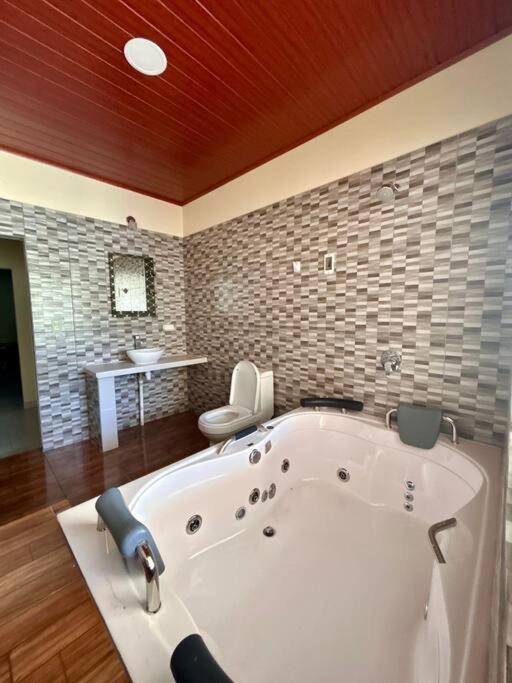 Casa con piscina en Tarija