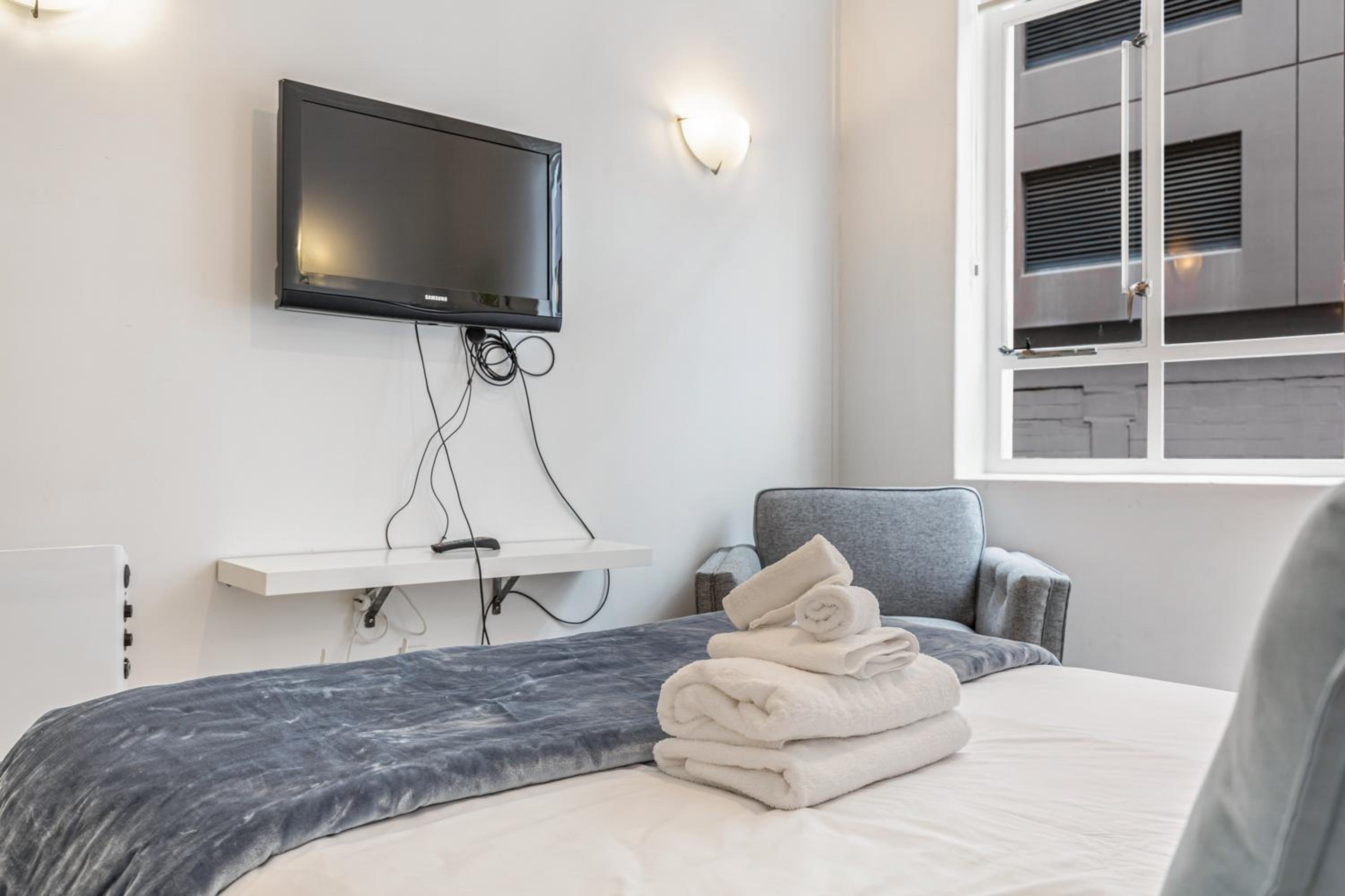 Queen St Studio Central and Cozy Retreat view 2