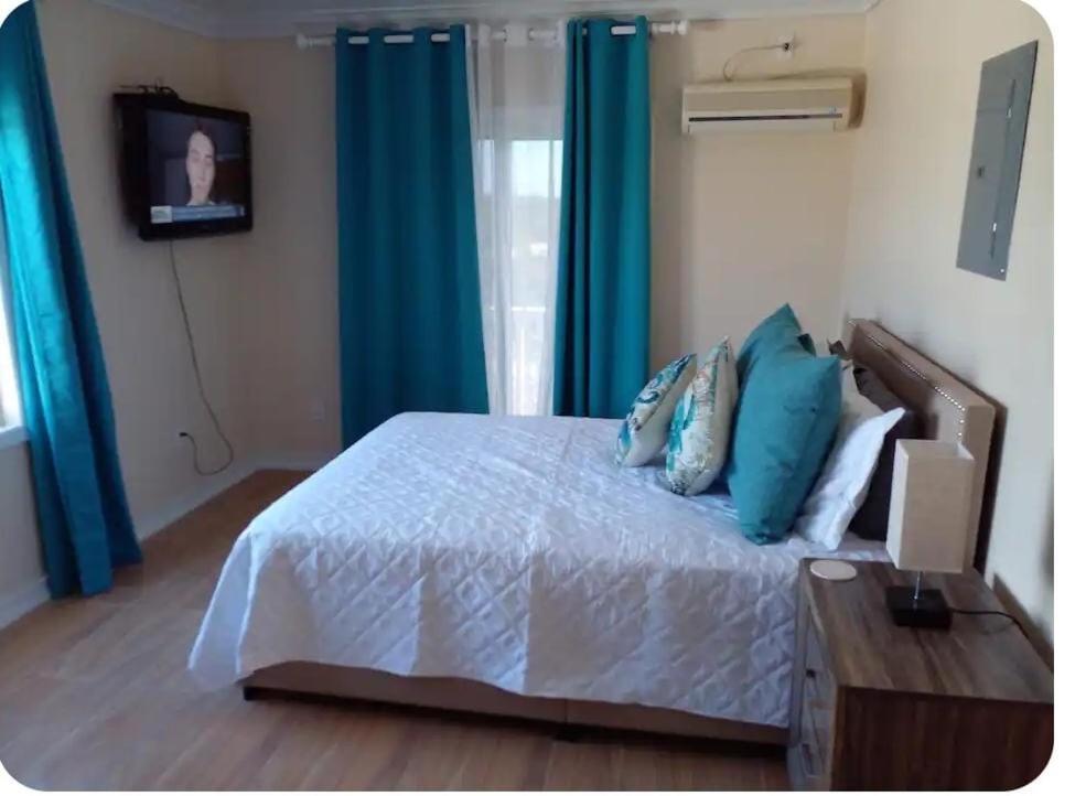 1-Hillview Cottages
