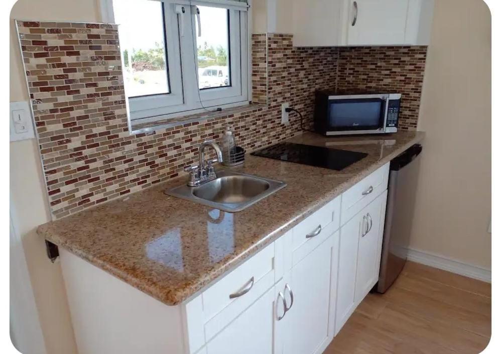 1-Hillview Cottages