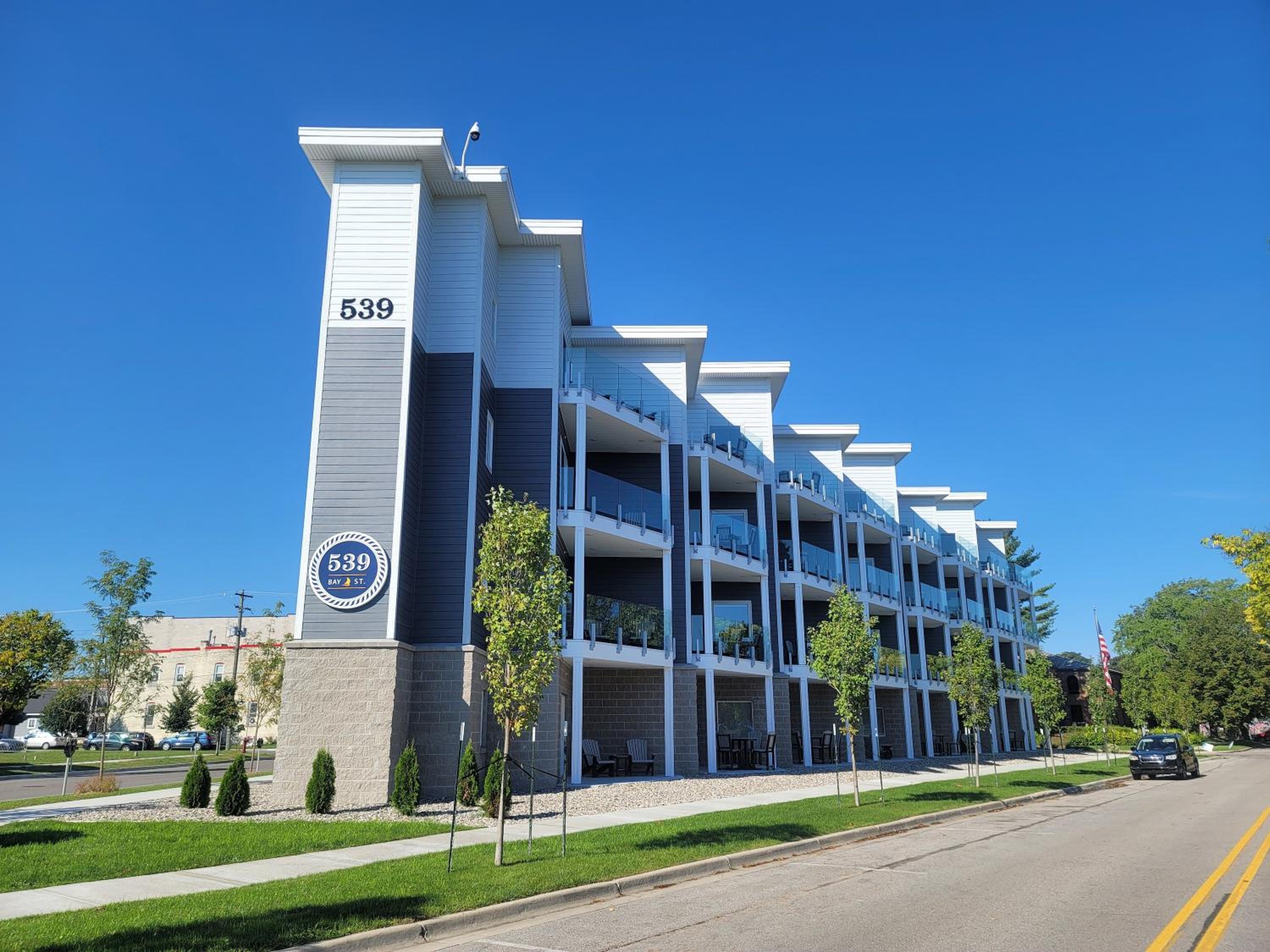 Hotel Kasa 539 Bay Street Traverse City - Image 1