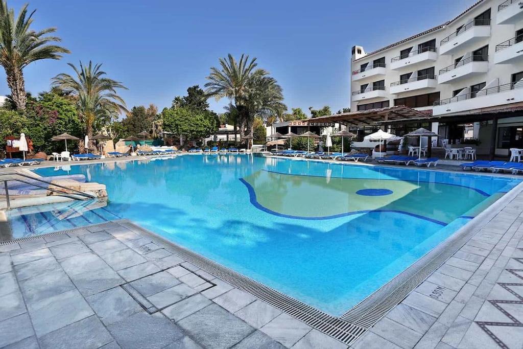 Pafos Gardens elite studio