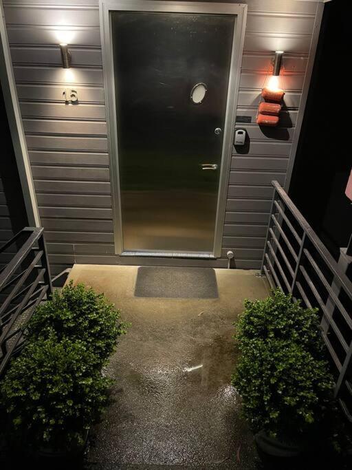 Starfish Beach House - WIFI - 5 min walk to beach