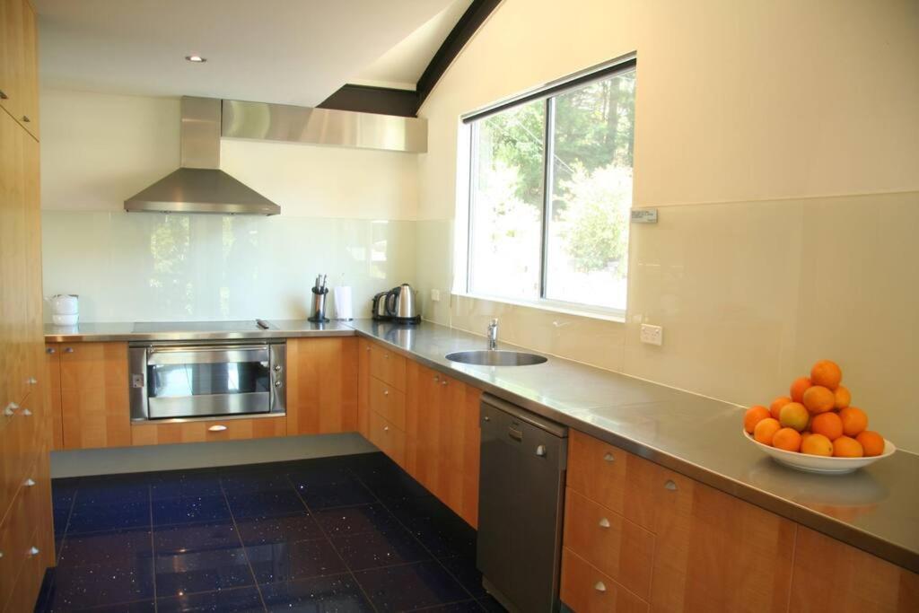 Starfish Beach House - WIFI - 5 min walk to beach