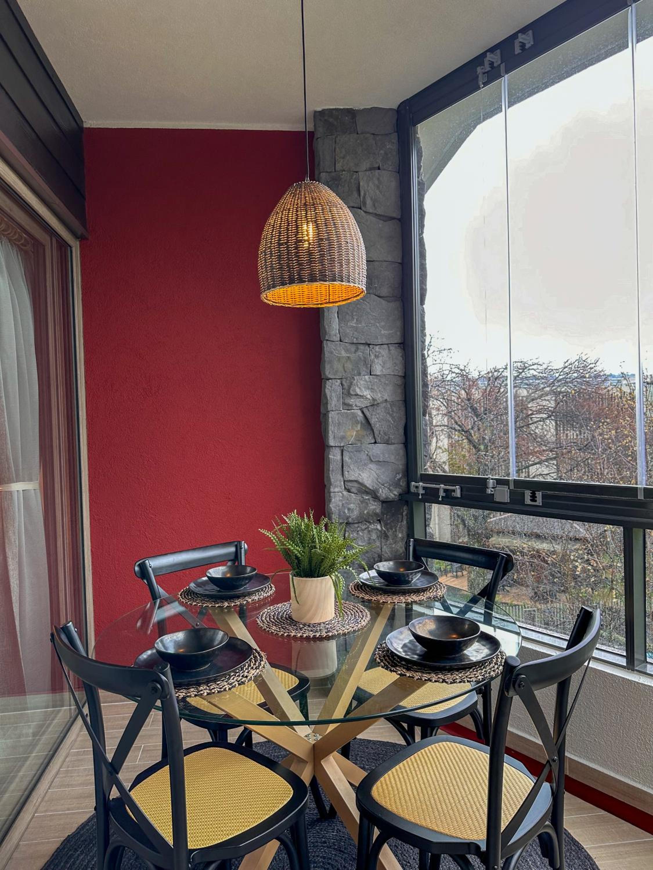 4 people, Wi-Fi, Parking, Park, Pool, Laundry