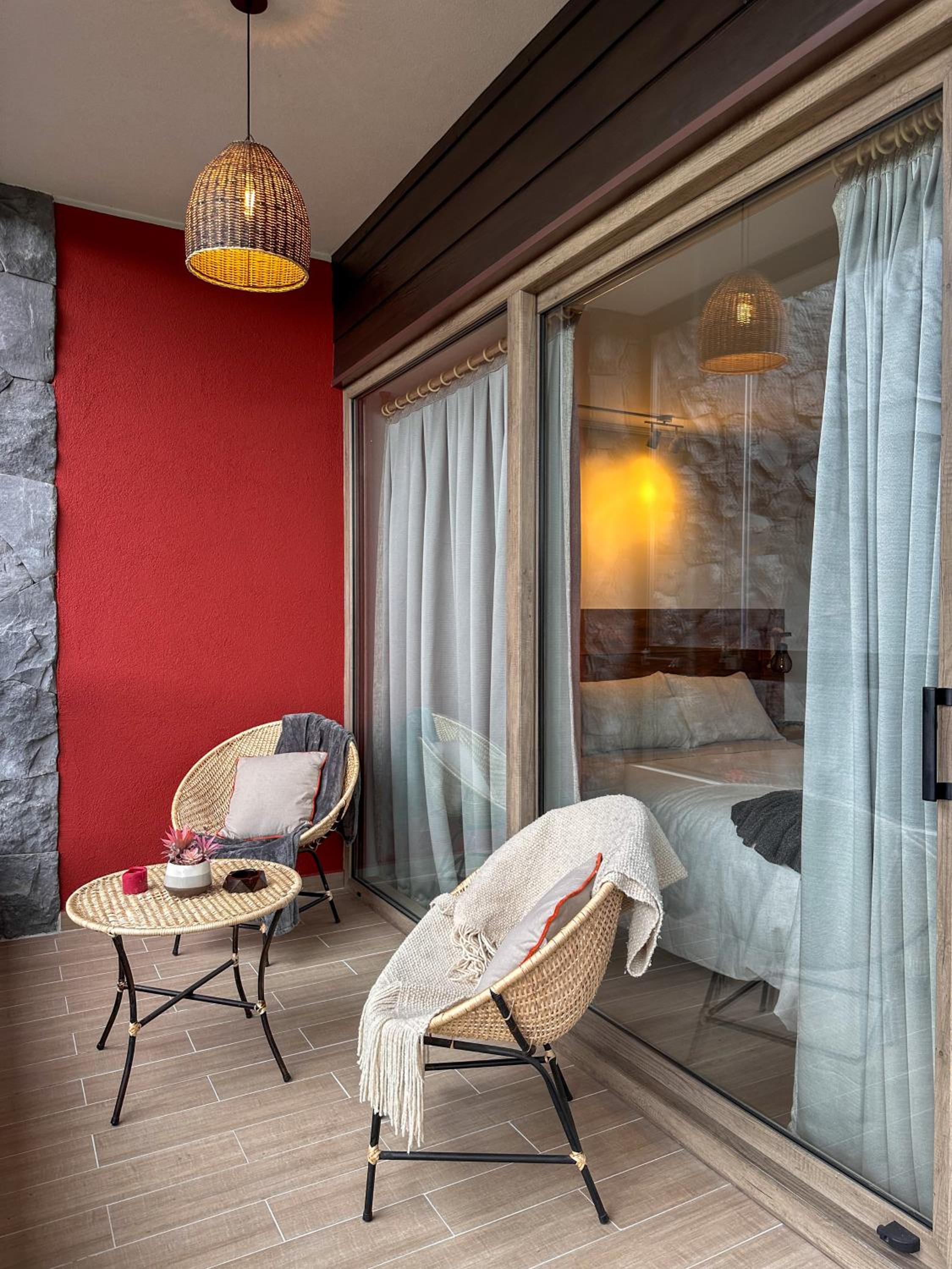 4 people, Wi-Fi, Parking, Park, Pool, Laundry