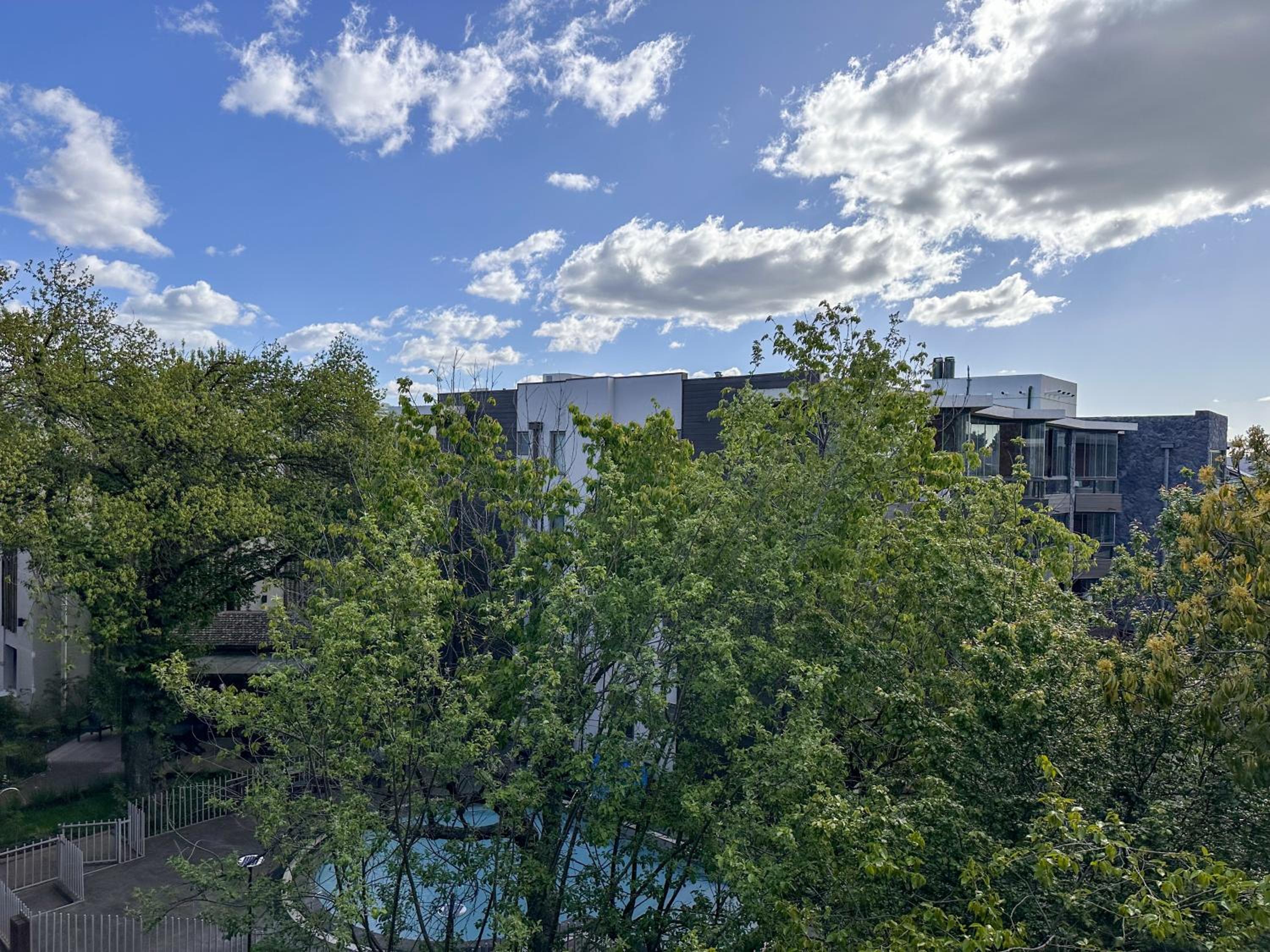 4 people, Wi-Fi, Parking, Park, Pool, Laundry