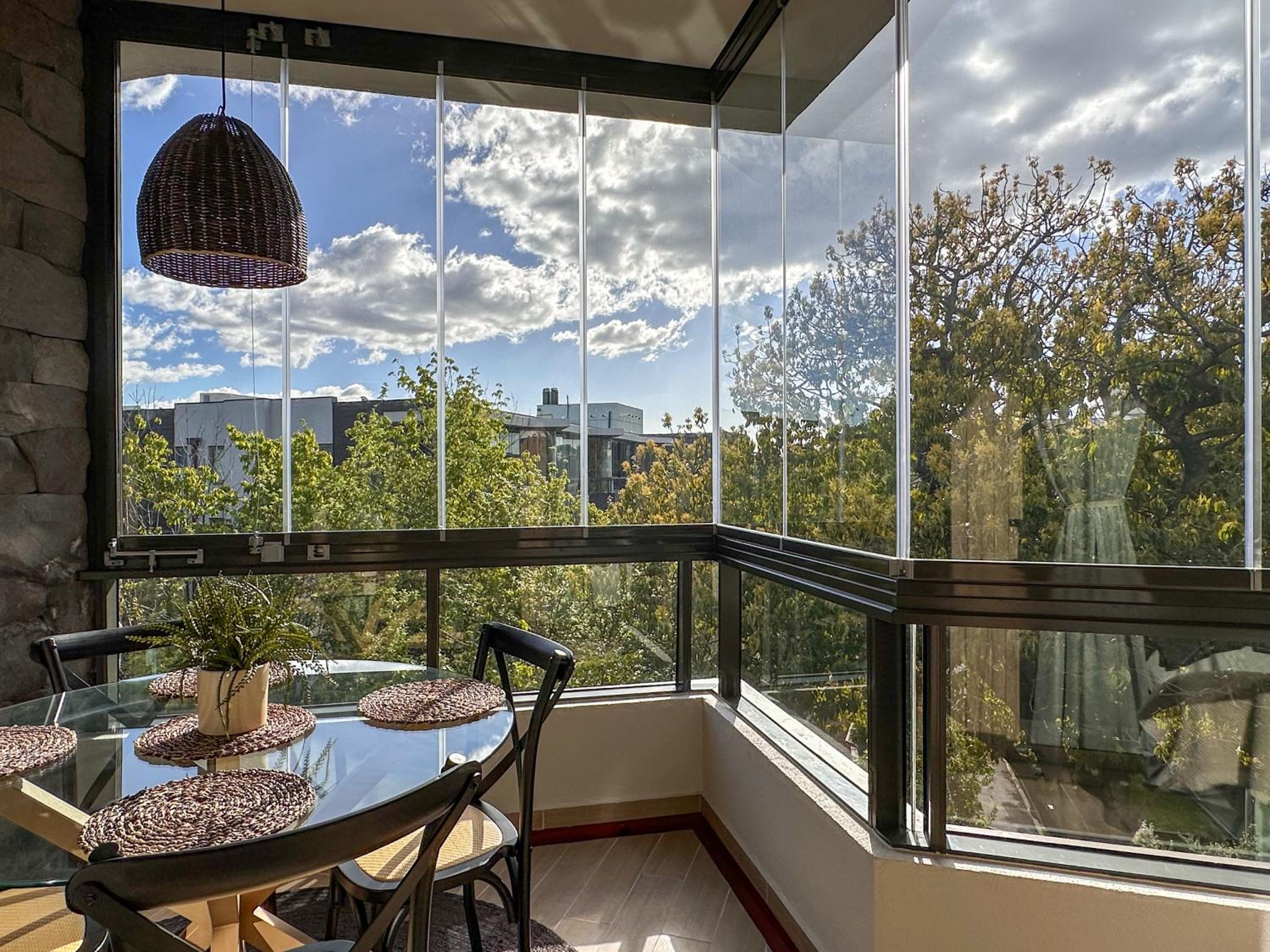 4 people, Wi-Fi, Parking, Park, Pool, Laundry