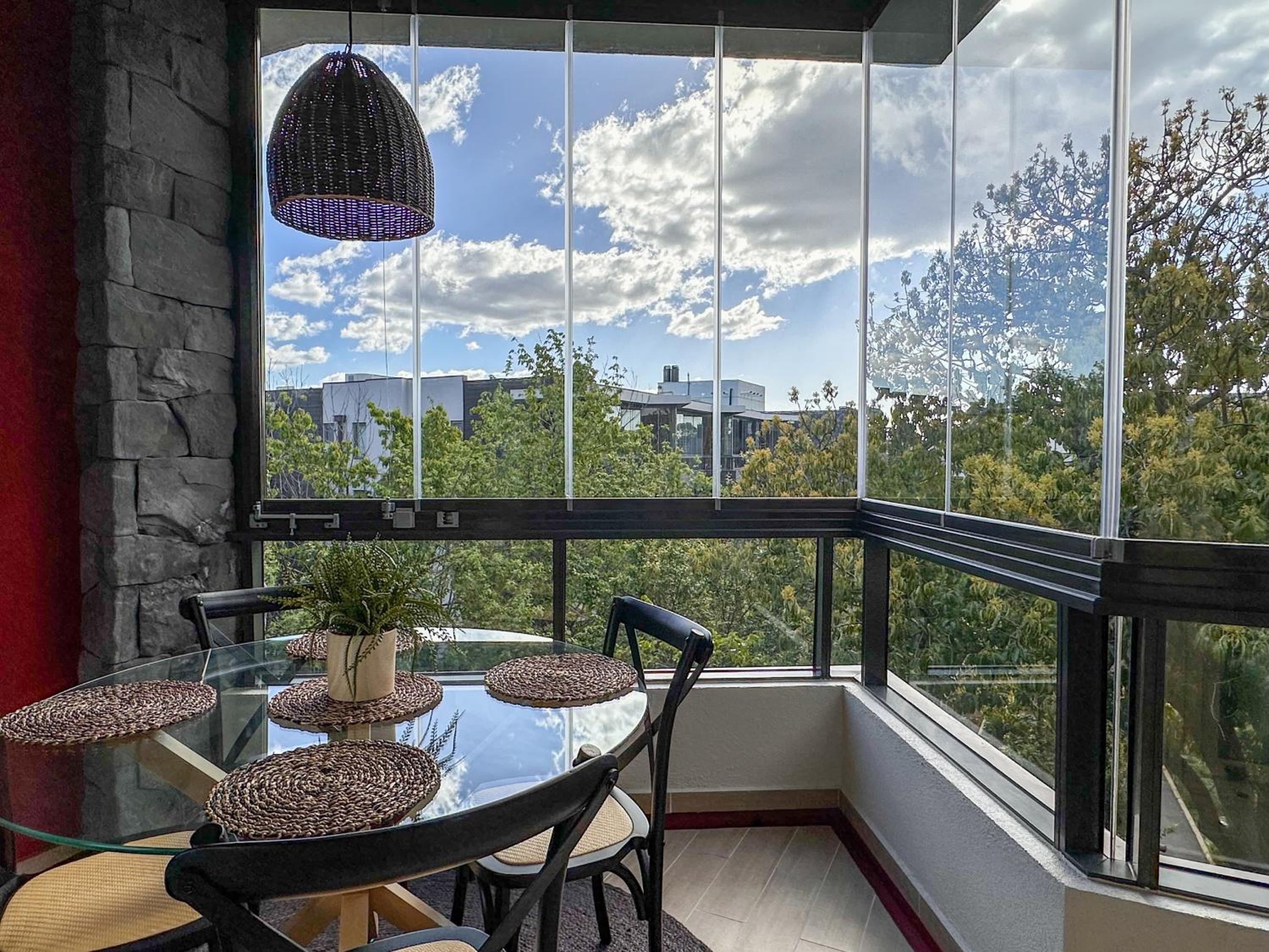 4 people, Wi-Fi, Parking, Park, Pool, Laundry