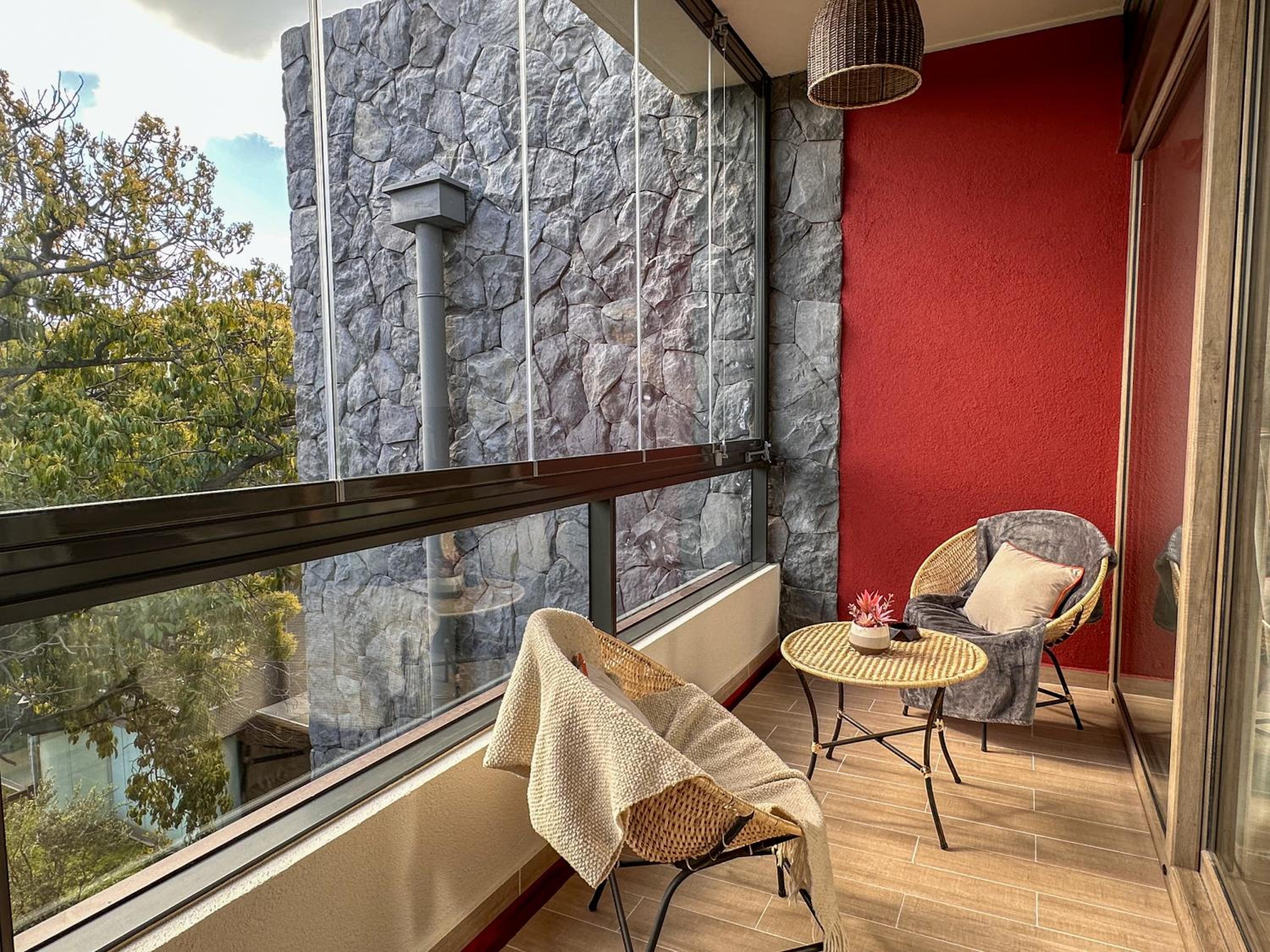 4 people, Wi-Fi, Parking, Park, Pool, Laundry