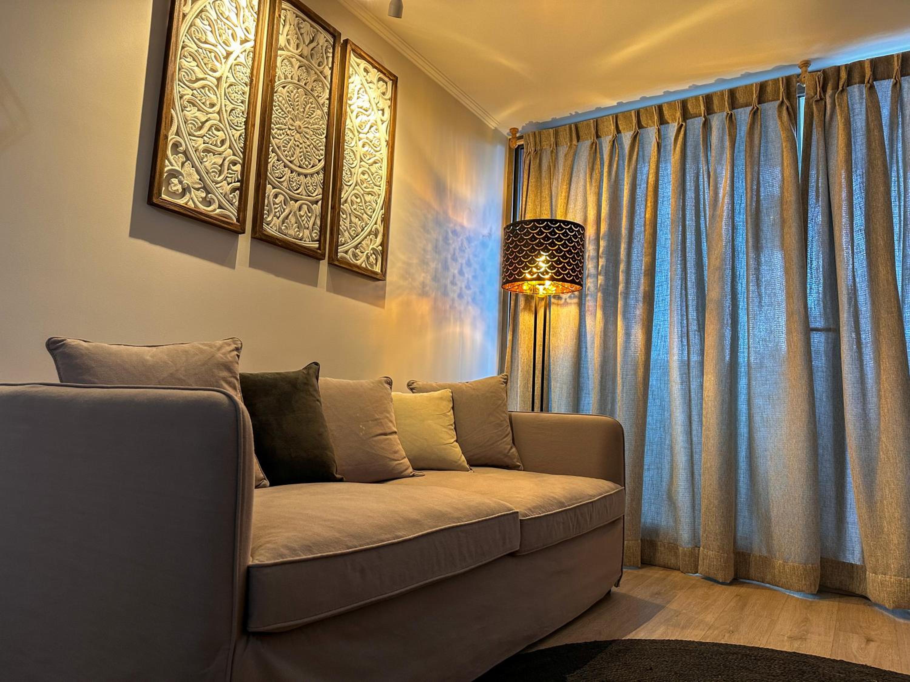 4 people, Wi-Fi, Parking, Park, Pool, Laundry