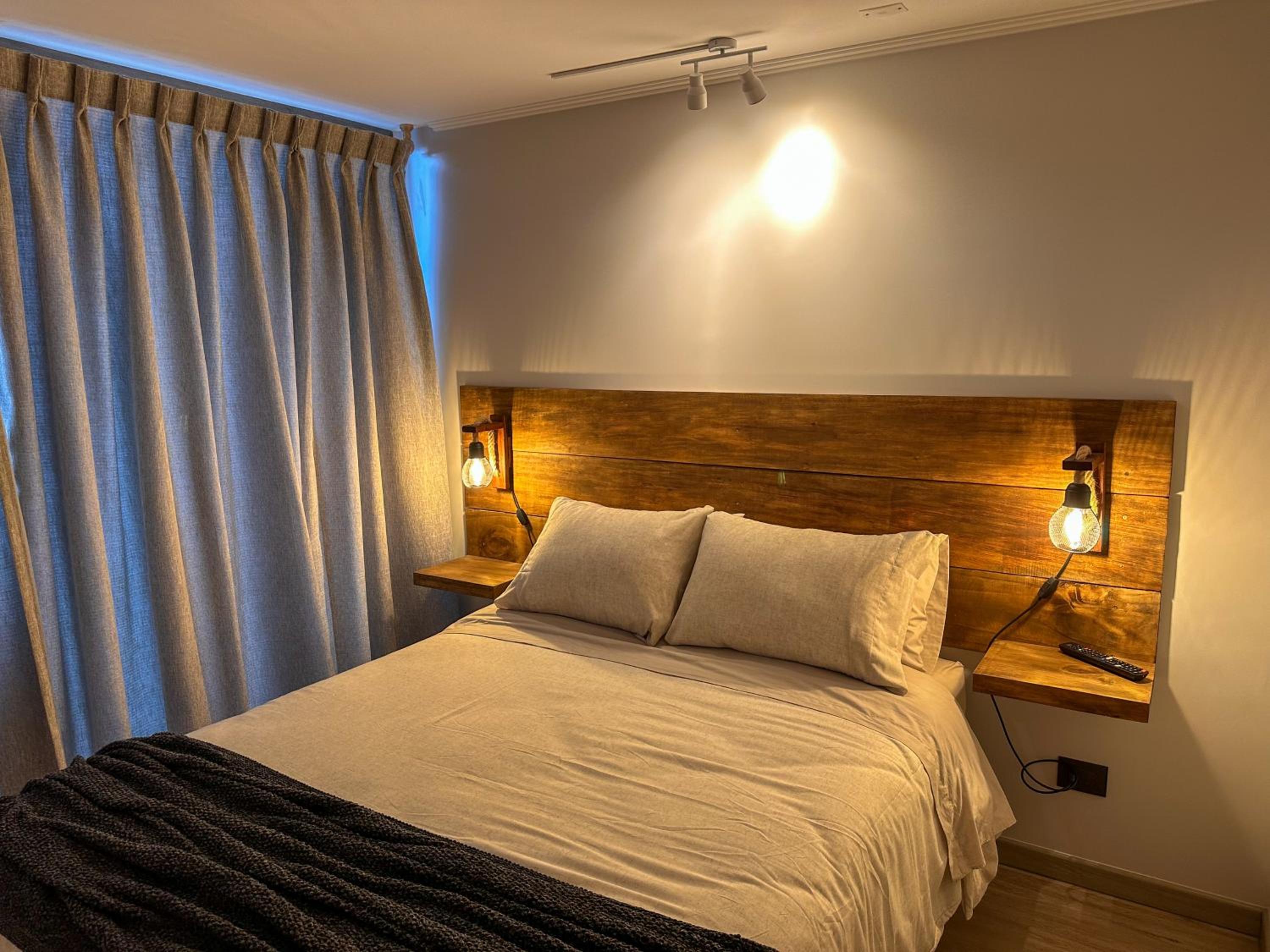 4 people, Wi-Fi, Parking, Park, Pool, Laundry
