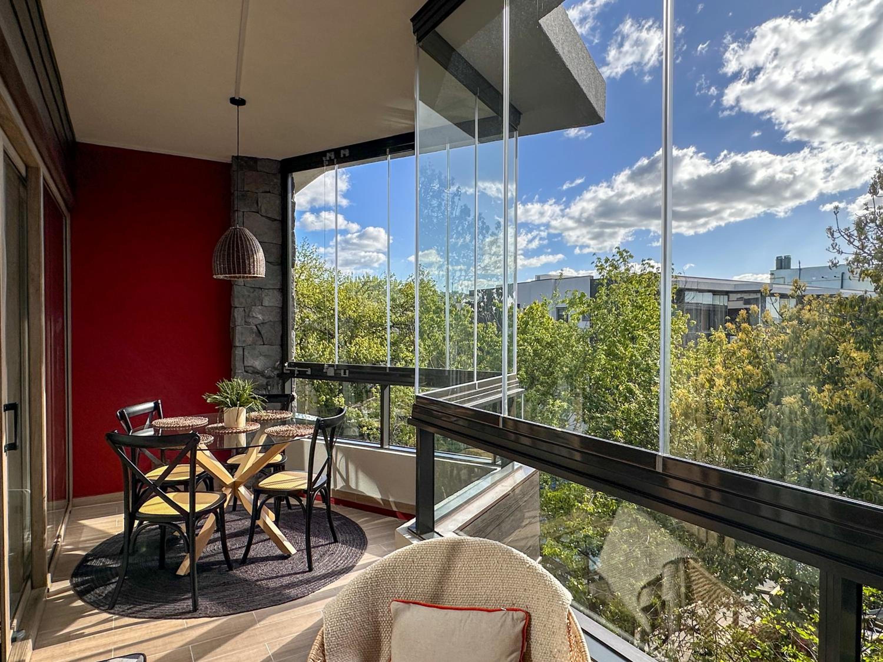 4 people, Wi-Fi, Parking, Park, Pool, Laundry