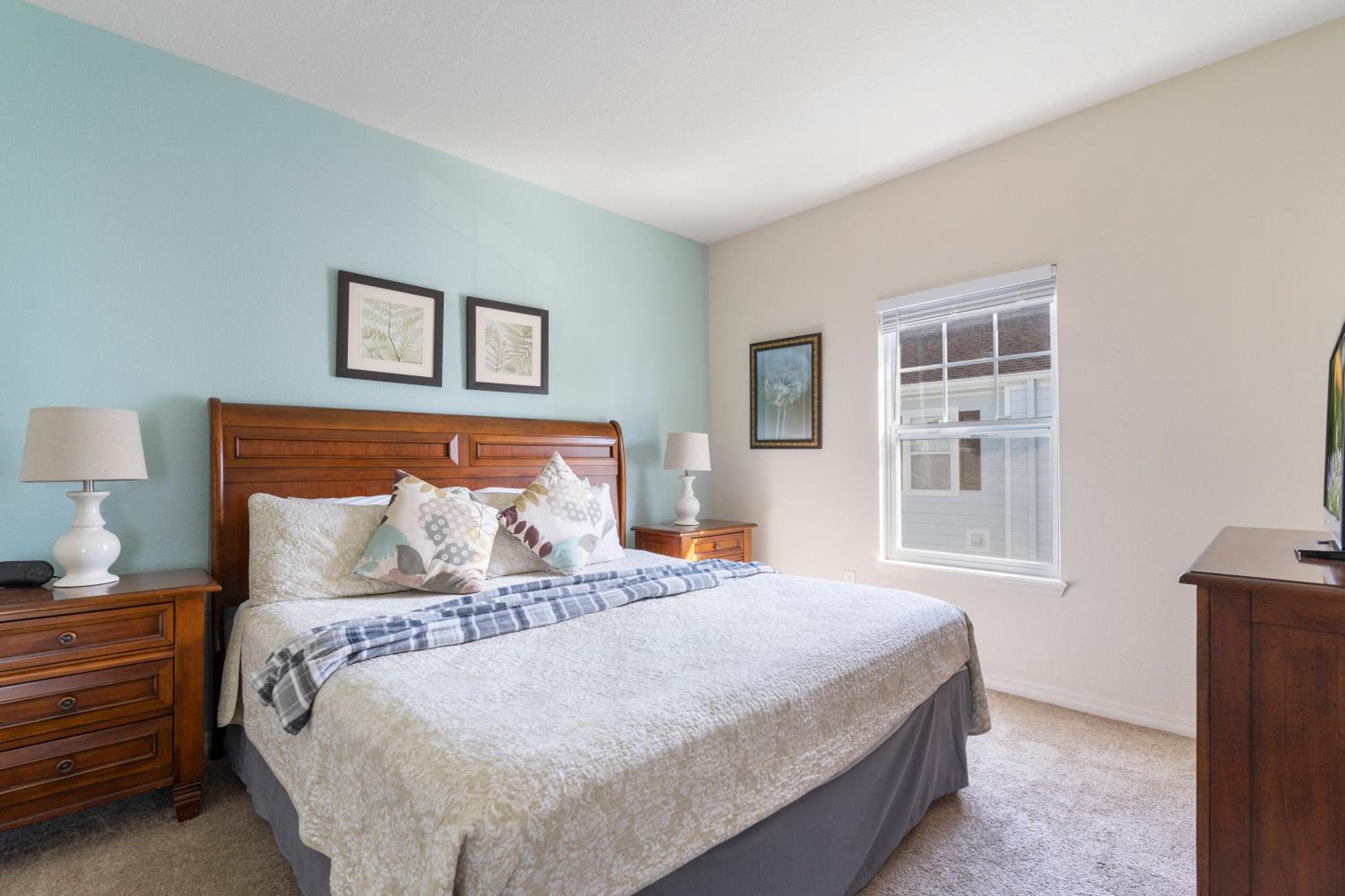 Amazing 4Bedrooms and 3Baths- 7 miles from Disney view 4