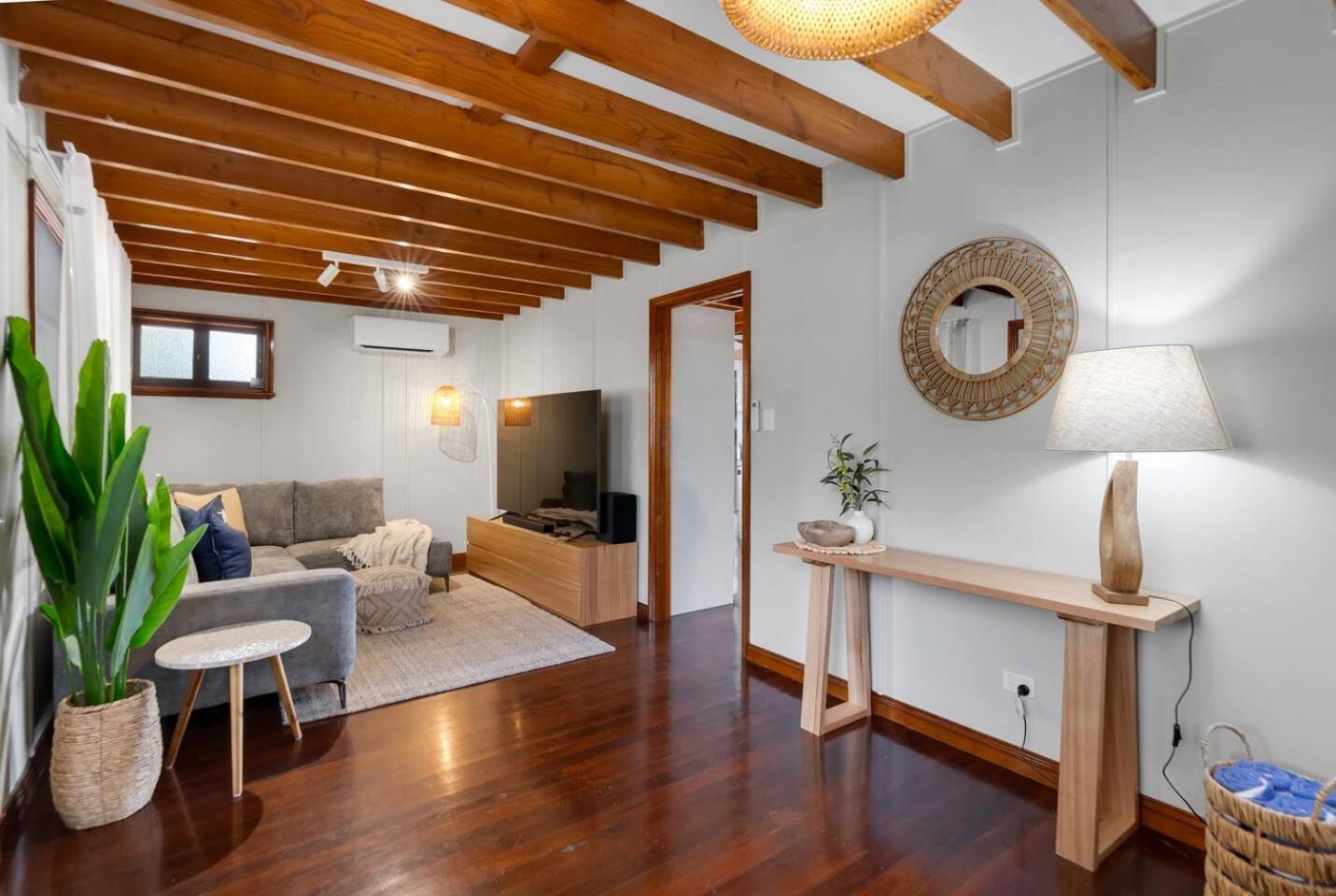 Ocean's Edge - Stunning Beachfront Serenity