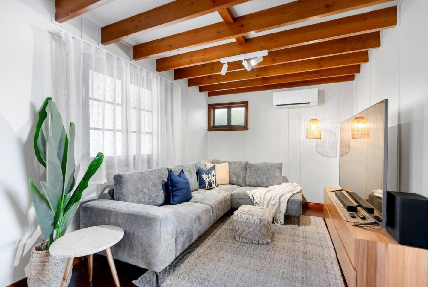 Ocean's Edge - Stunning Beachfront Serenity
