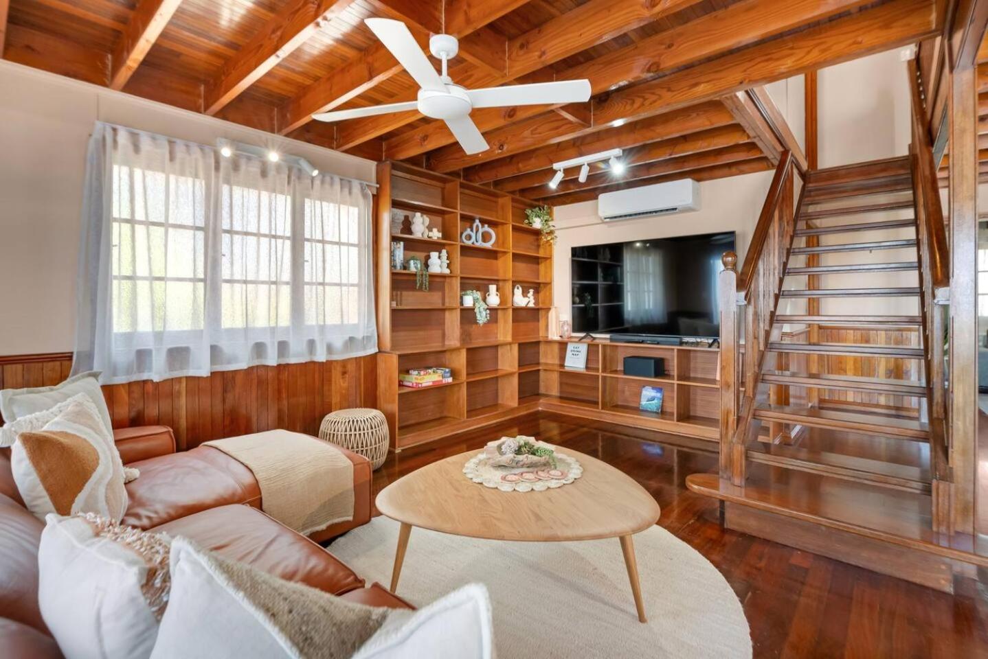 Ocean's Edge - Stunning Beachfront Serenity