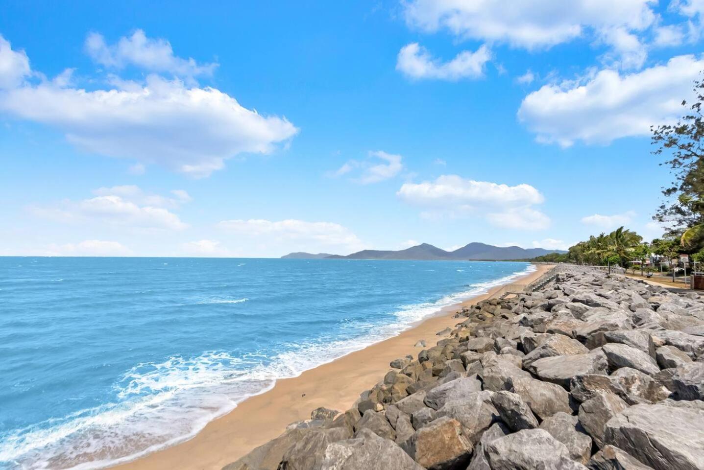 Ocean's Edge - Stunning Beachfront Serenity