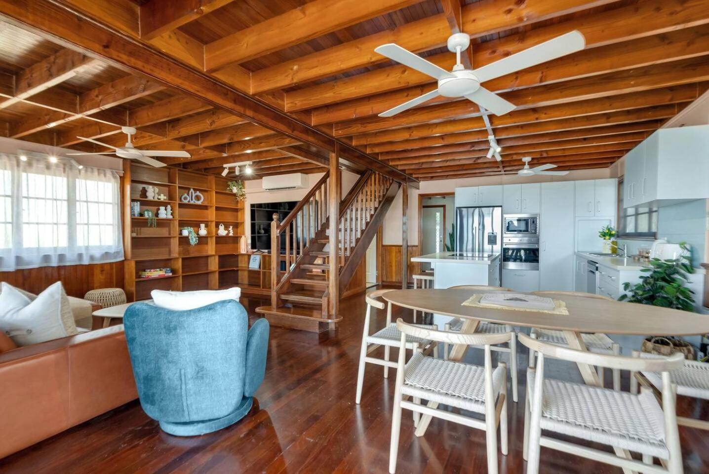 Ocean's Edge - Stunning Beachfront Serenity