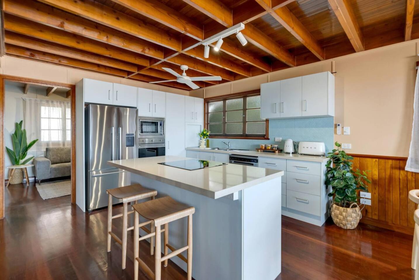 Ocean's Edge - Stunning Beachfront Serenity