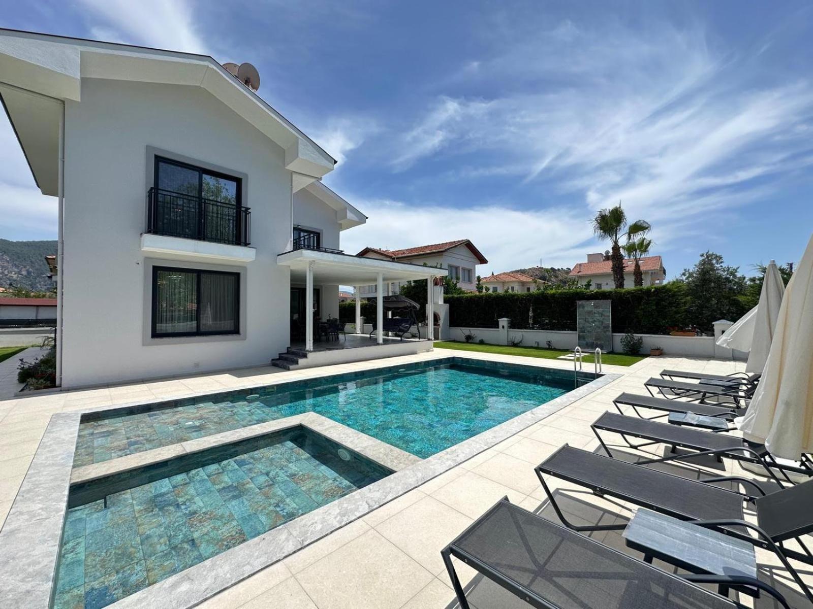 Villa's Tomris view 4