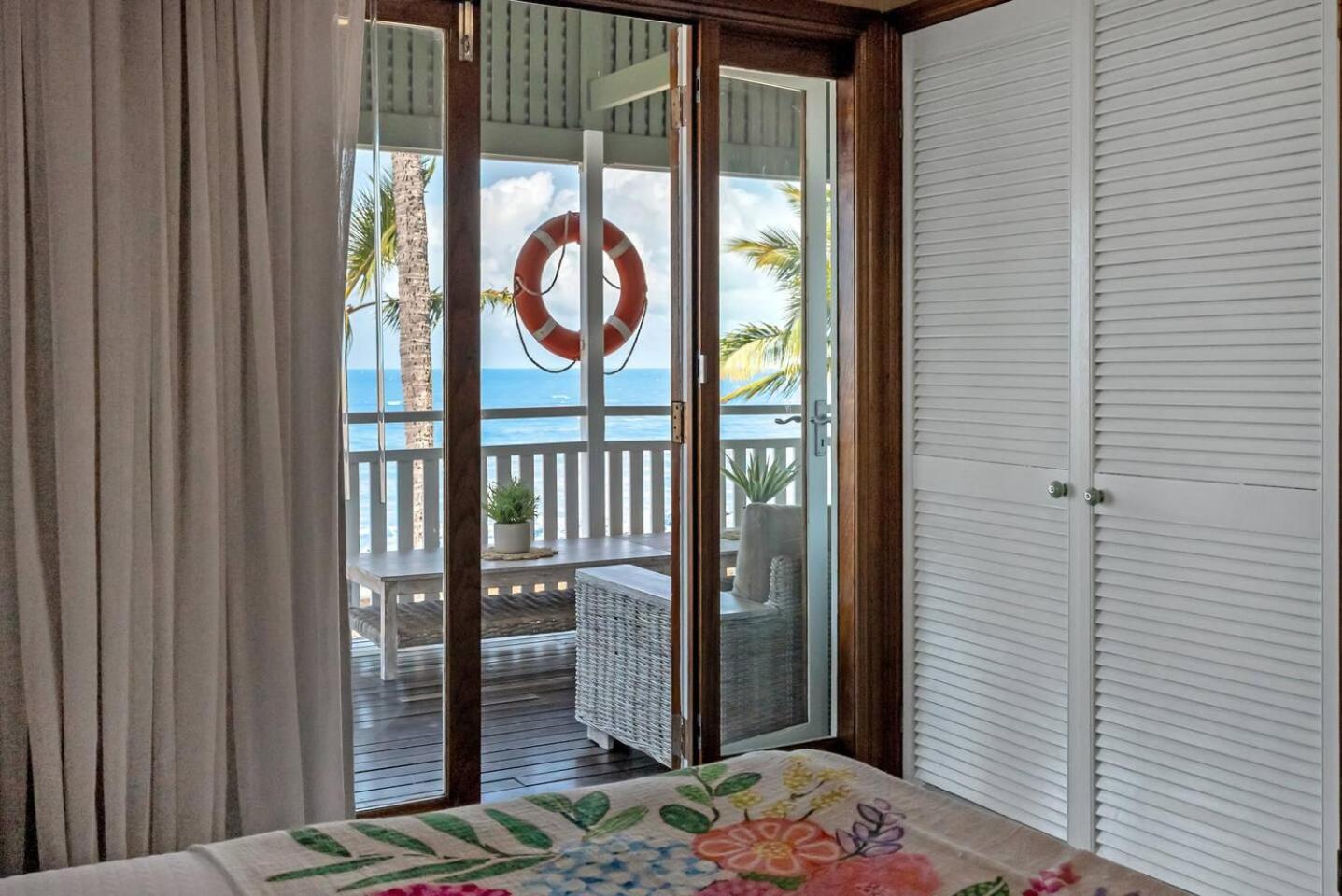 Ocean's Edge - Stunning Beachfront Serenity