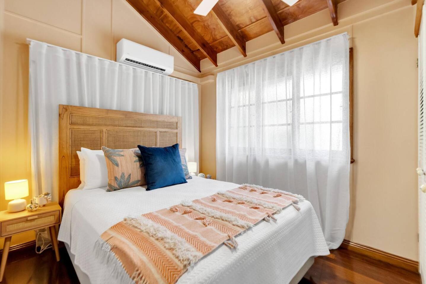 Ocean's Edge - Stunning Beachfront Serenity