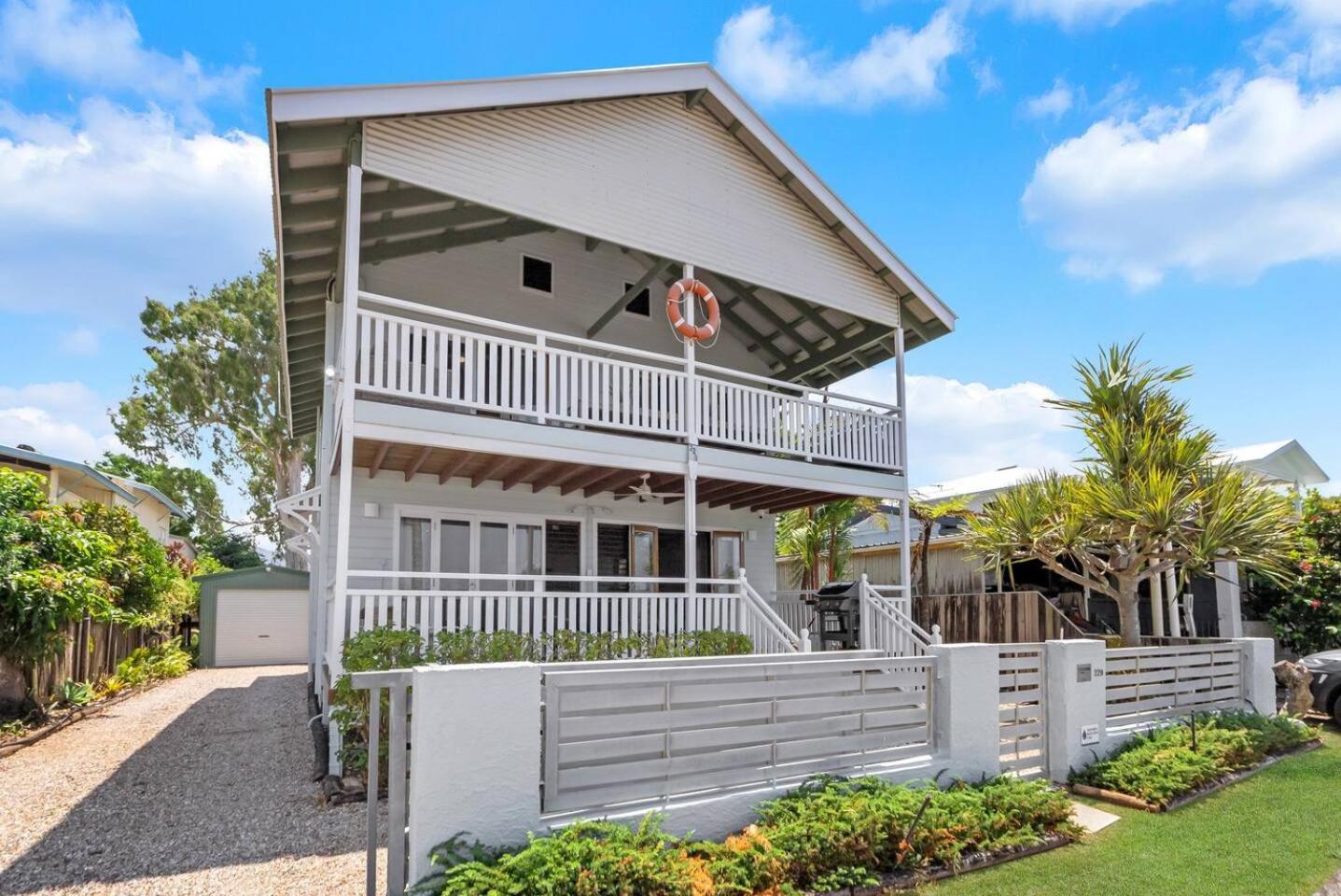 Ocean's Edge - Stunning Beachfront Serenity