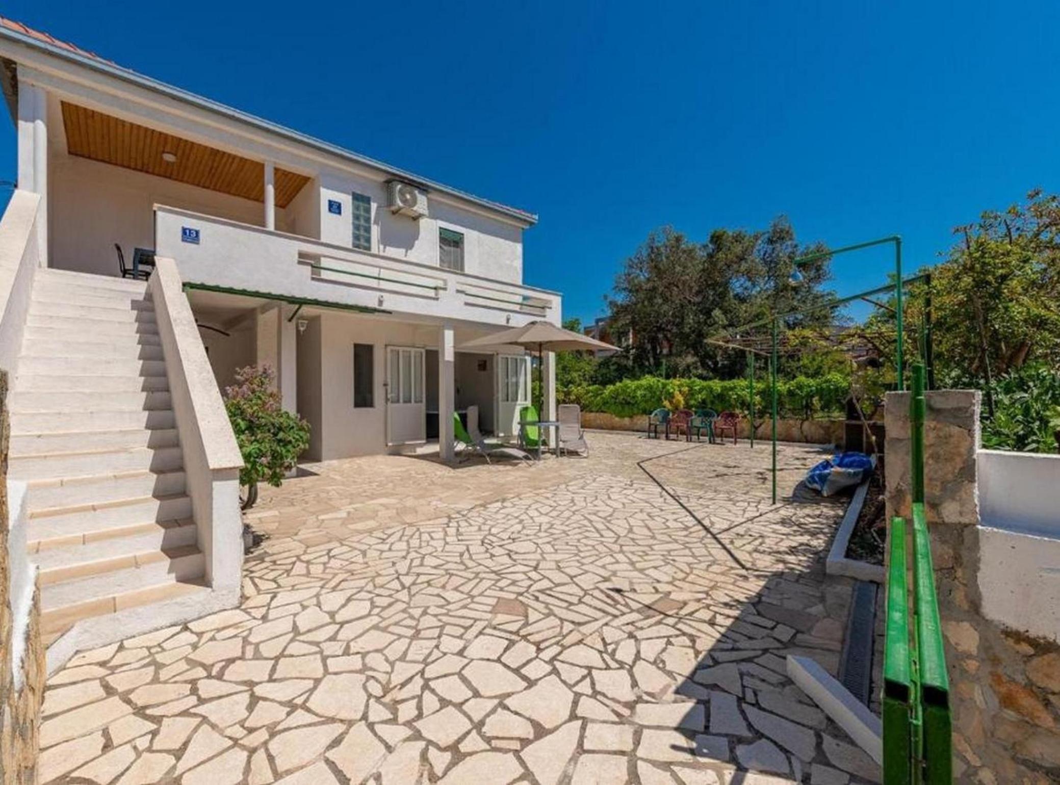 Beachfront Holiday Home with Hot Tub, Terrace, and Sea Views in Vinišće