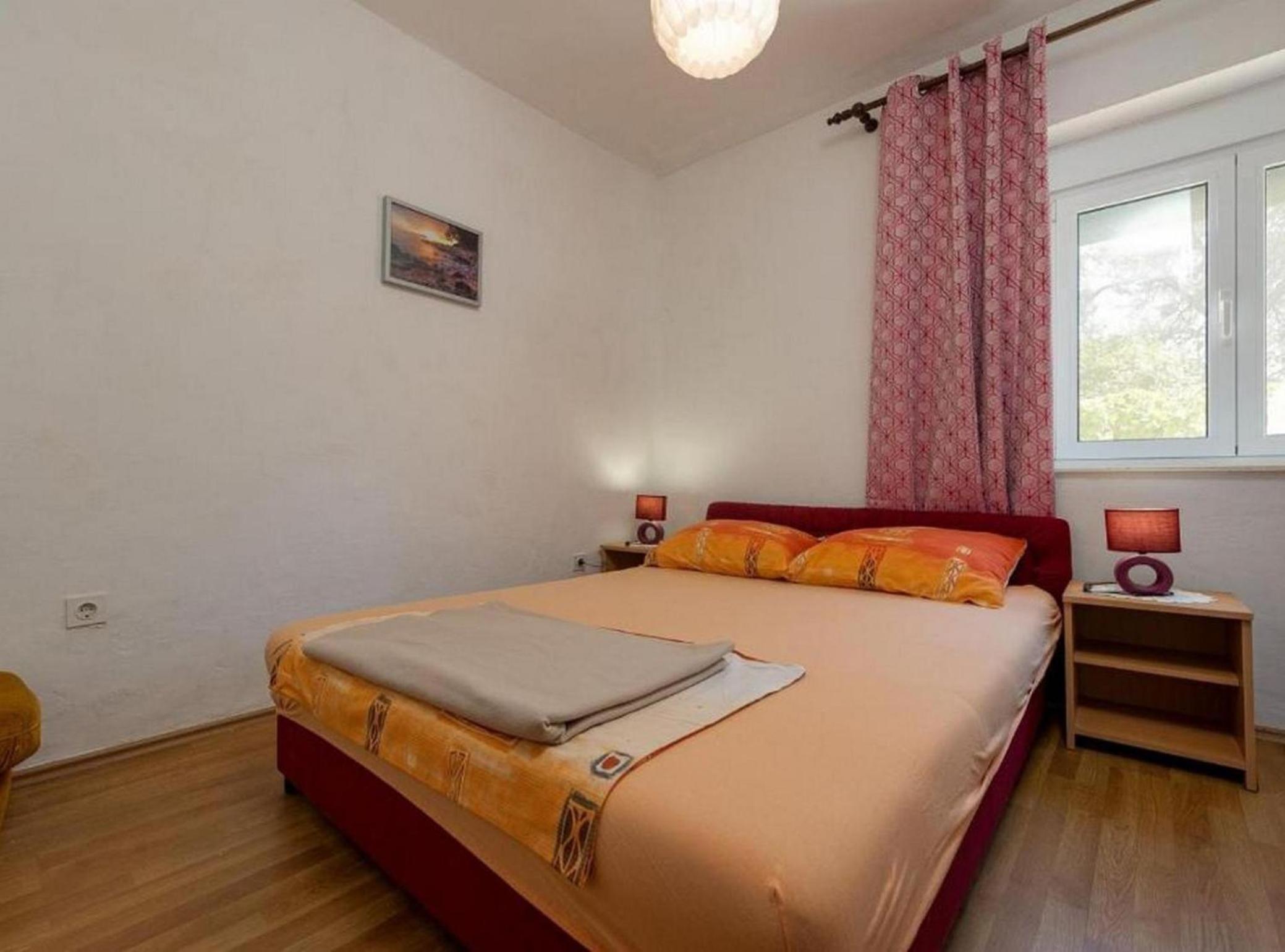 Beachfront Holiday Home with Hot Tub, Terrace, and Sea Views in Vinišće