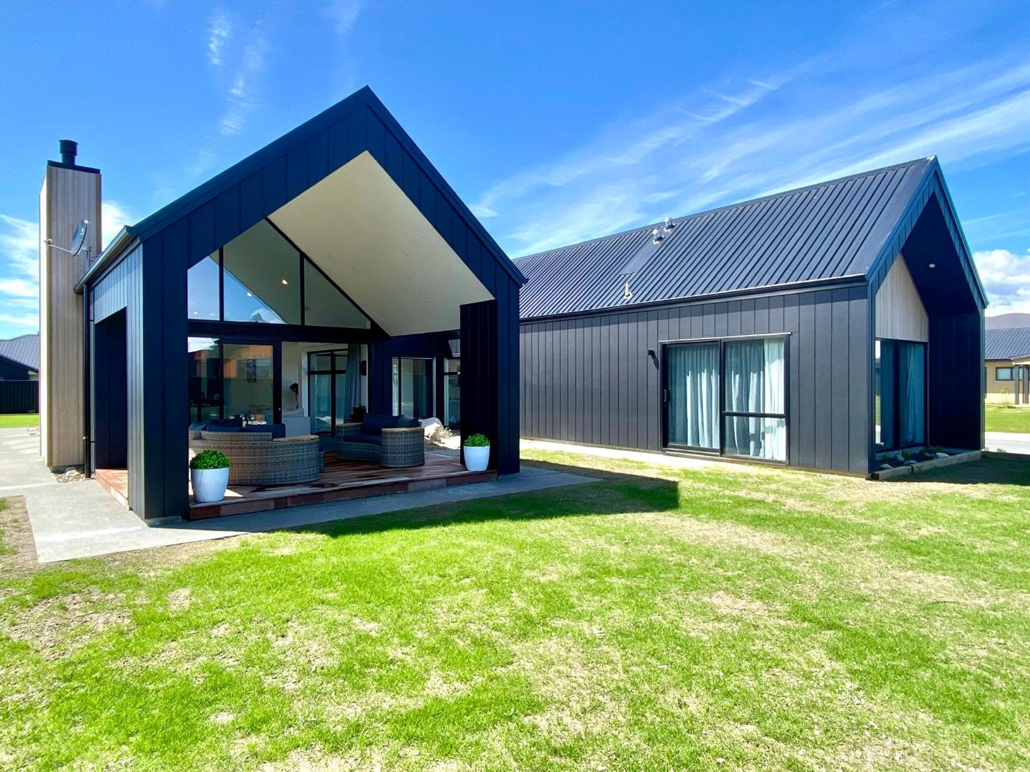 Hotel Luxurious Twizel Escape - Image 1