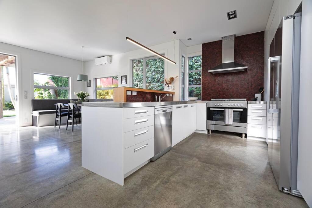 Beautiful Villa just off Ponsonby Rd view 2