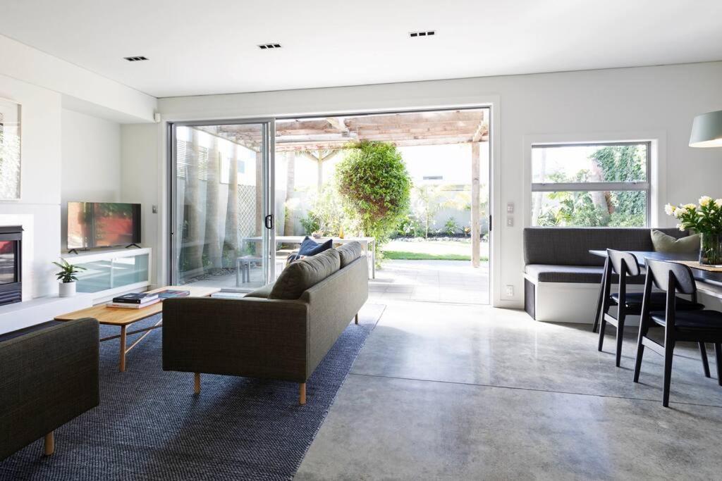 Beautiful Villa just off Ponsonby Rd view 4