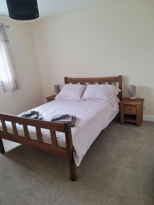 Modern 3 Bedroom Property centrally based view 3