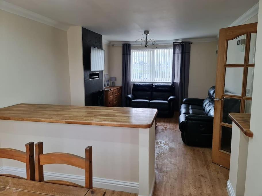 Modern 3 Bedroom Property centrally based view 4