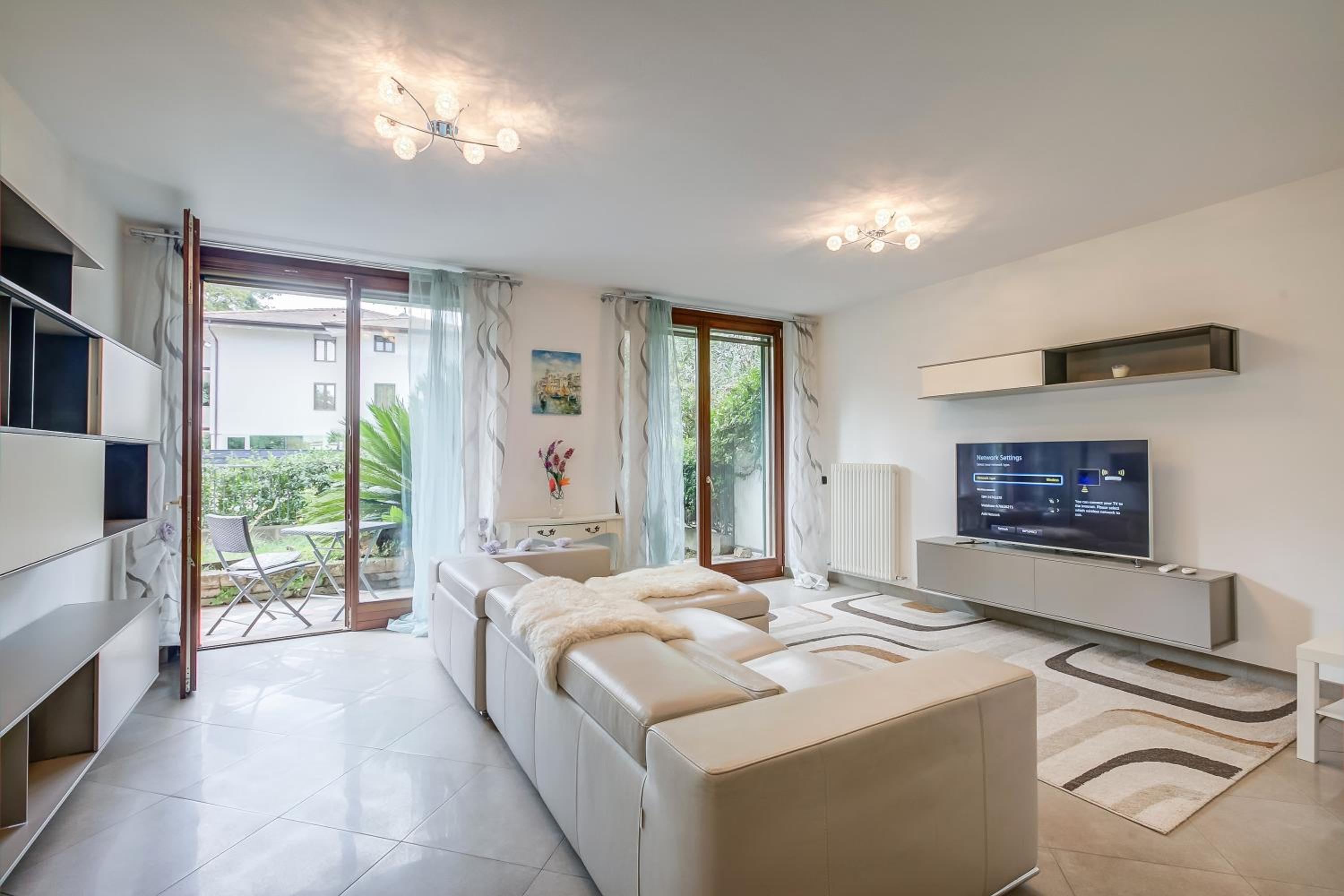 La Perla Di Riva 200m From The Lake - Happy Rentals view 4