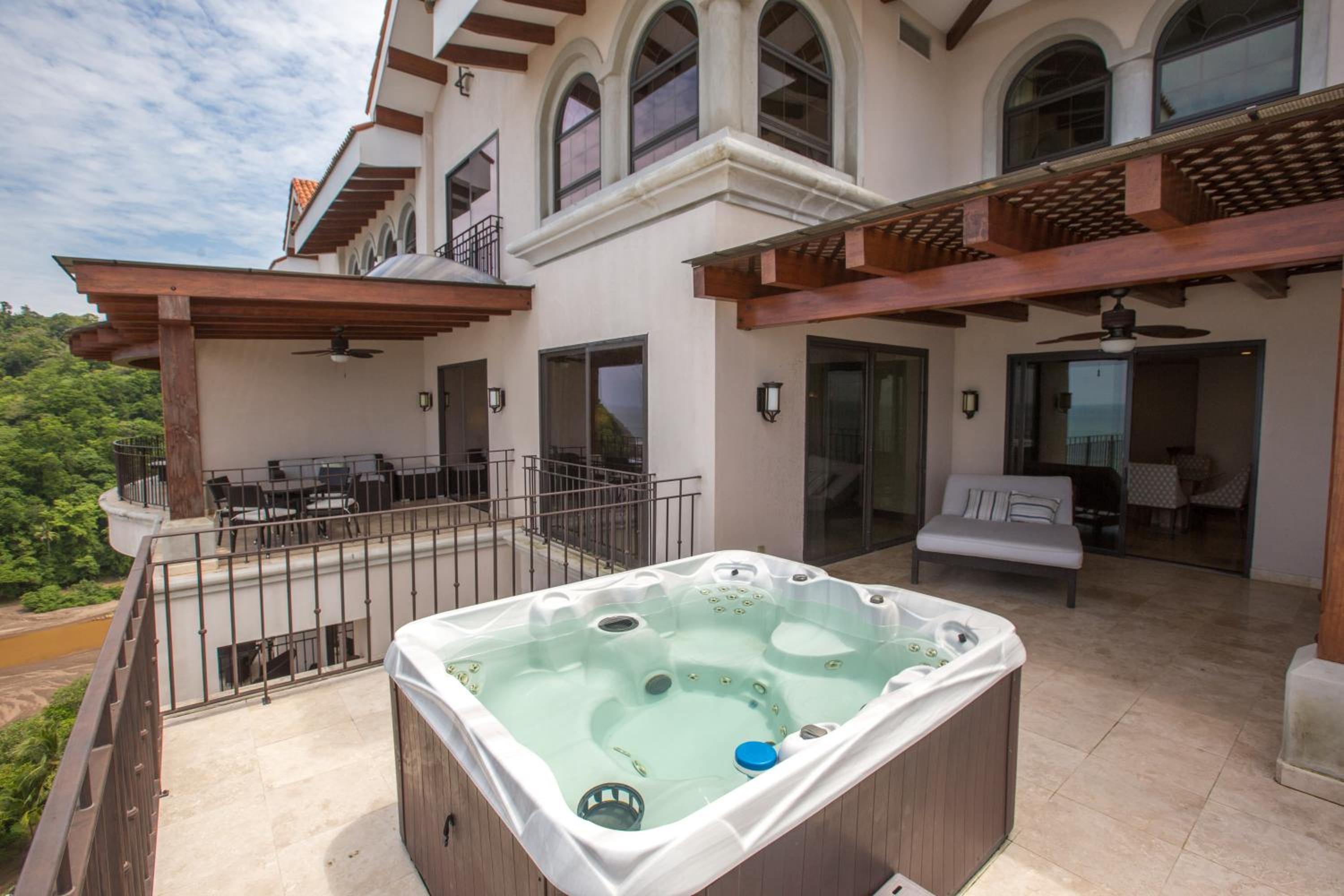Spectacular 3 bedroom Penthouse at Crocs Resort Casino view 4