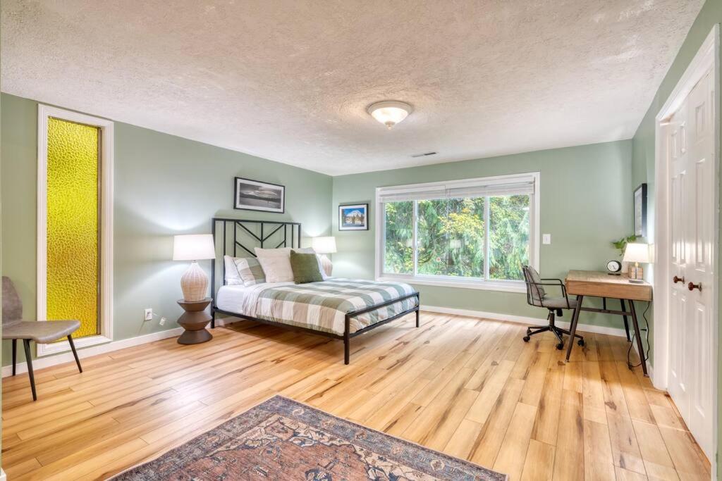 Sandy Riverfront Mt Hood Cabin! 9 Queen Beds! view 3