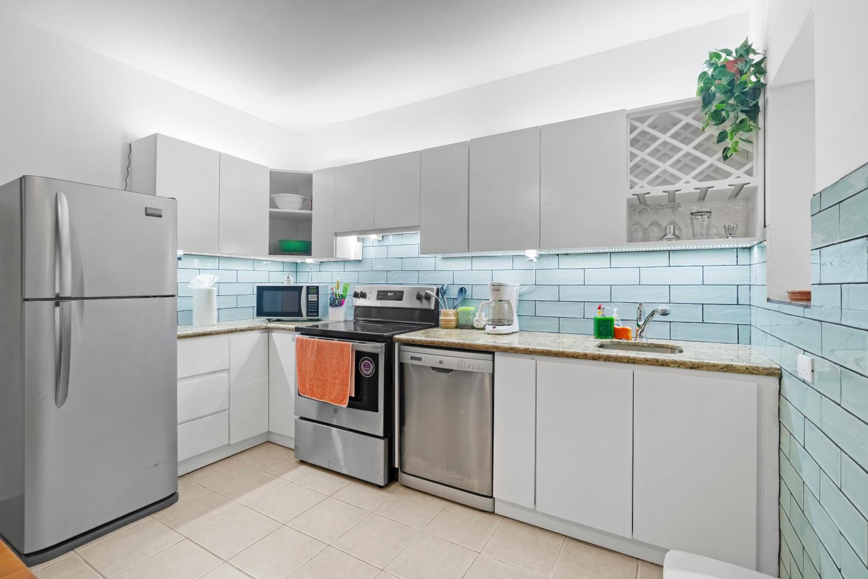 Casa Verde 2b2b Completely Renovated Ground Unit