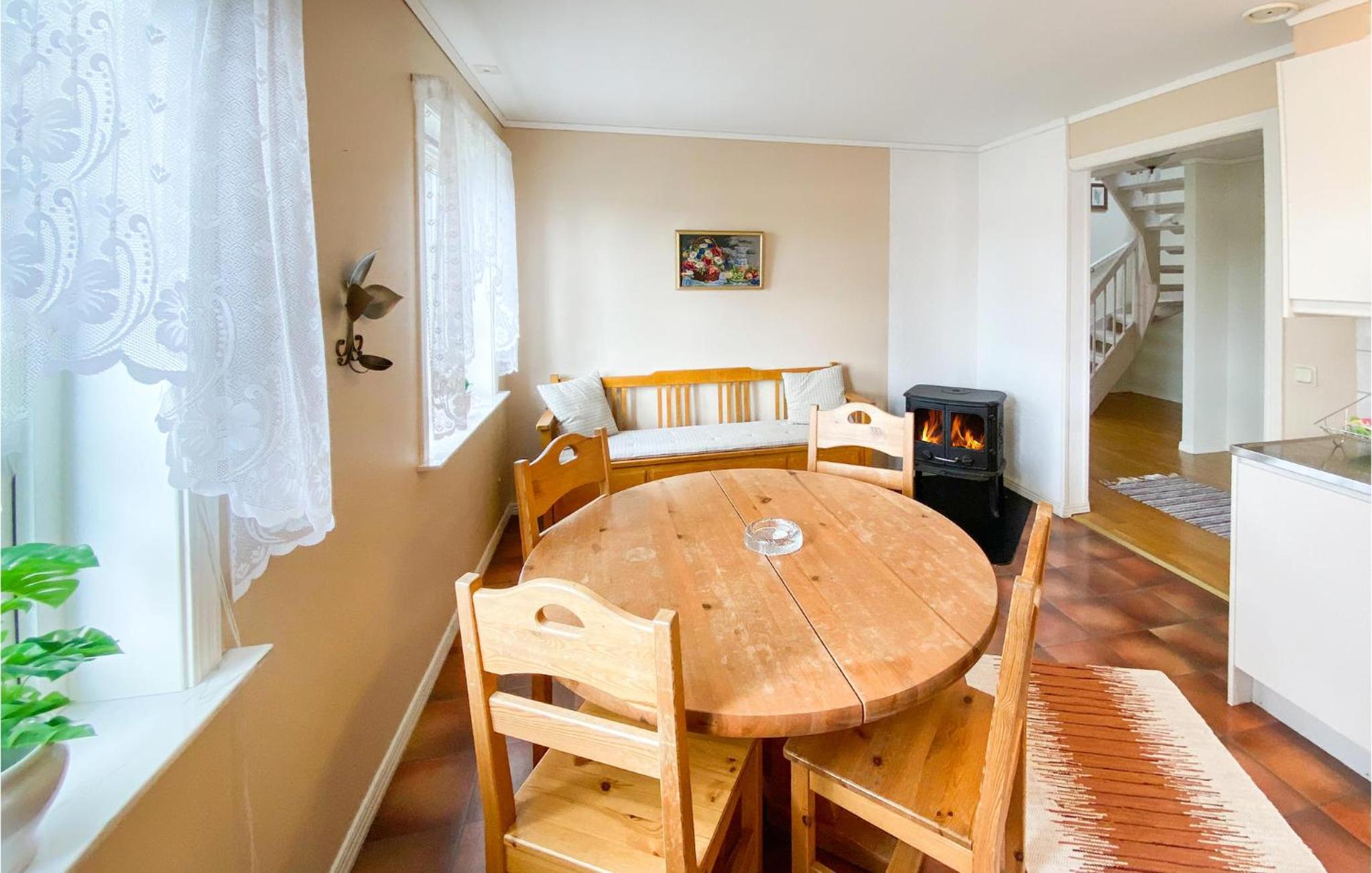 3 Bedroom Cozy Home In Unnaryd view 5
