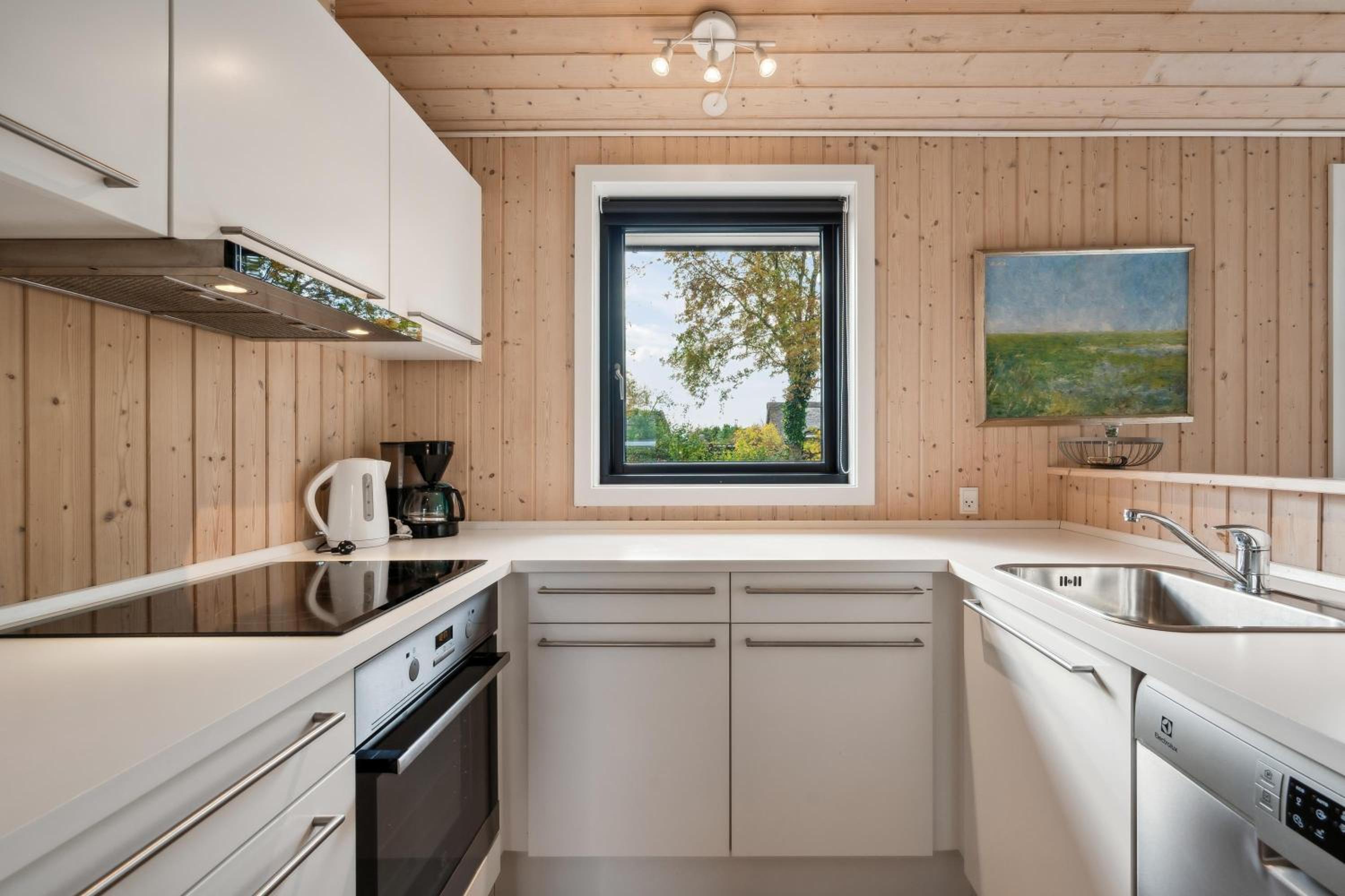 Flot Og Velholdt Hus Ved Lyngsbæk Strand