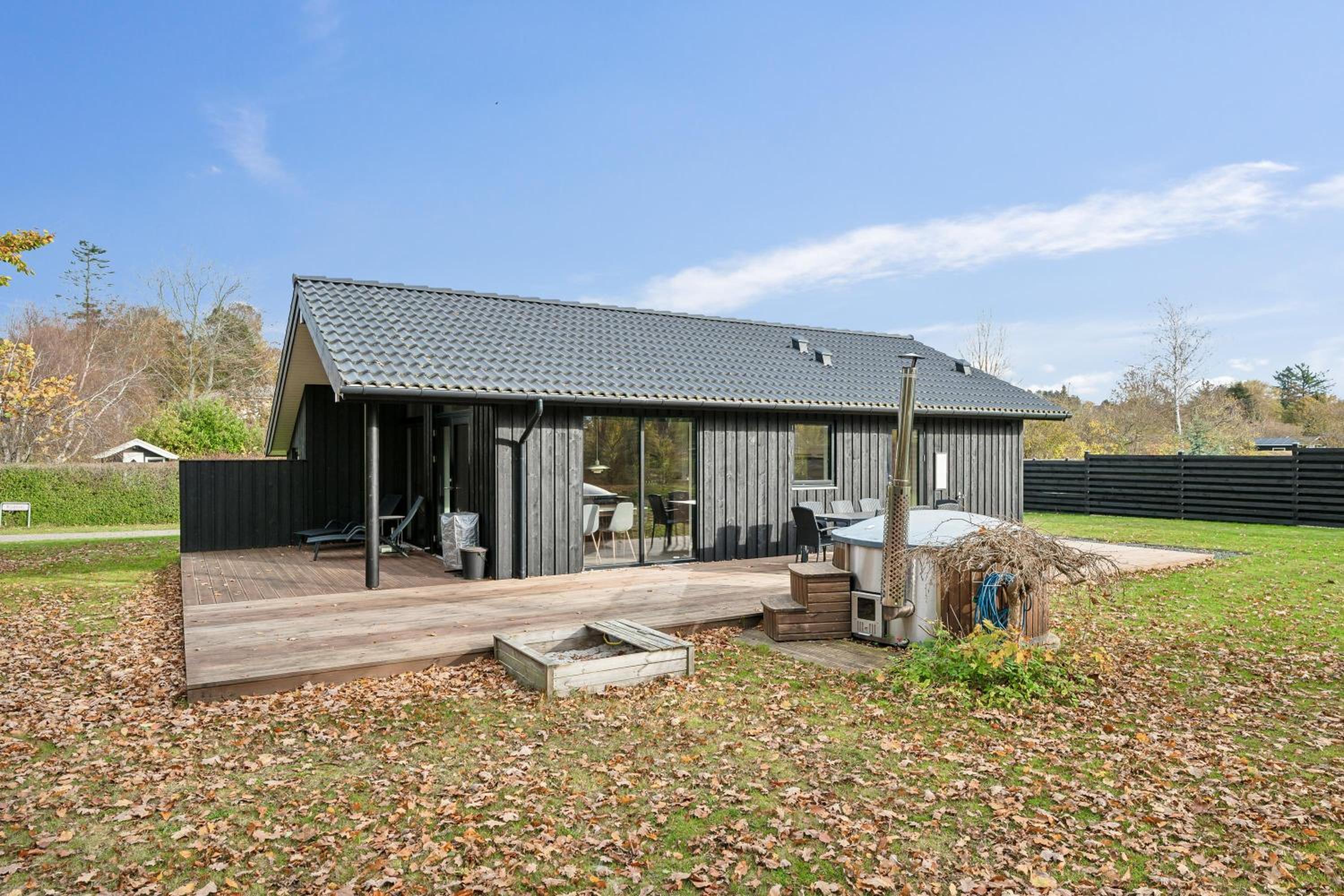 Flot Og Velholdt Hus Ved Lyngsbæk Strand