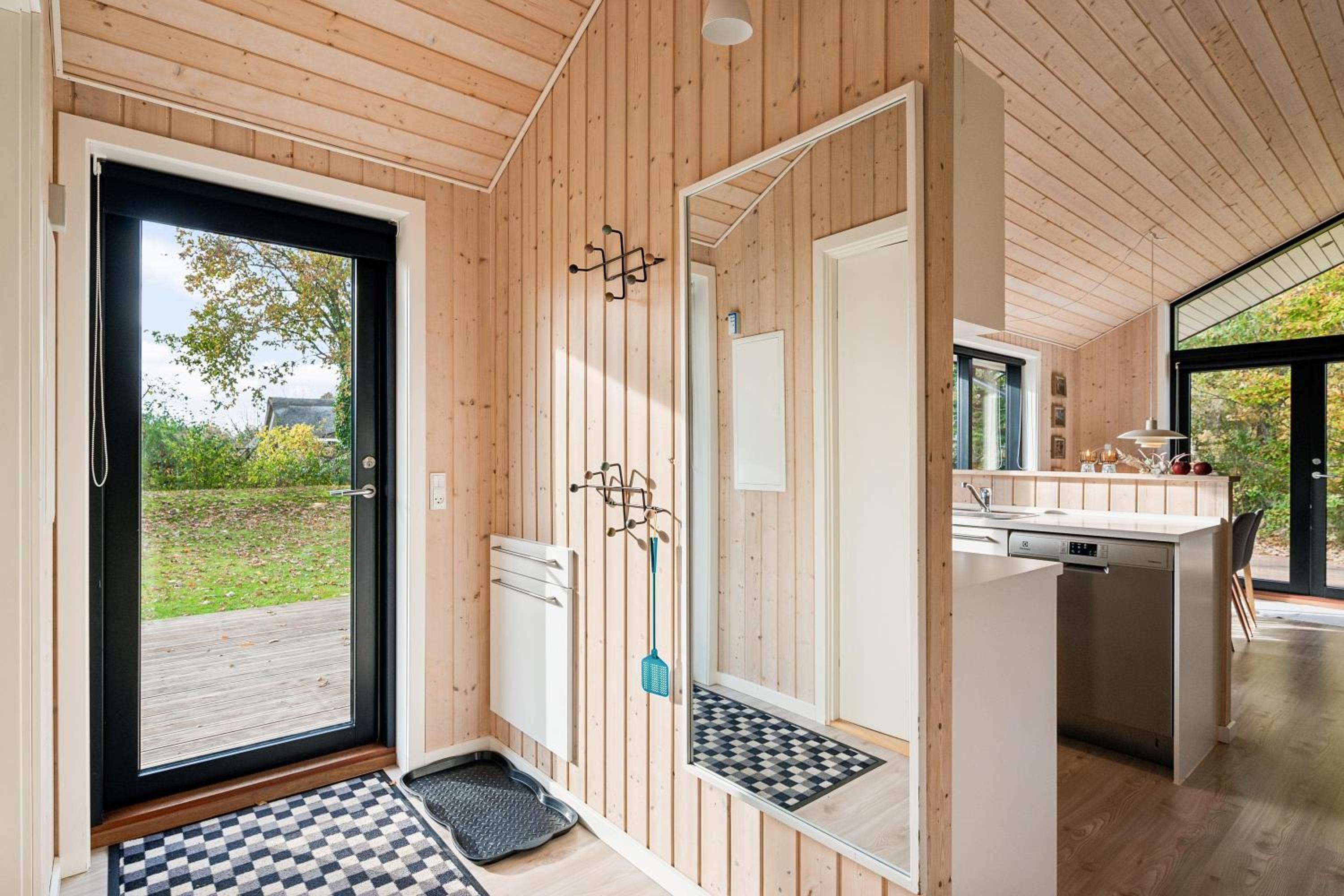 Flot Og Velholdt Hus Ved Lyngsbæk Strand