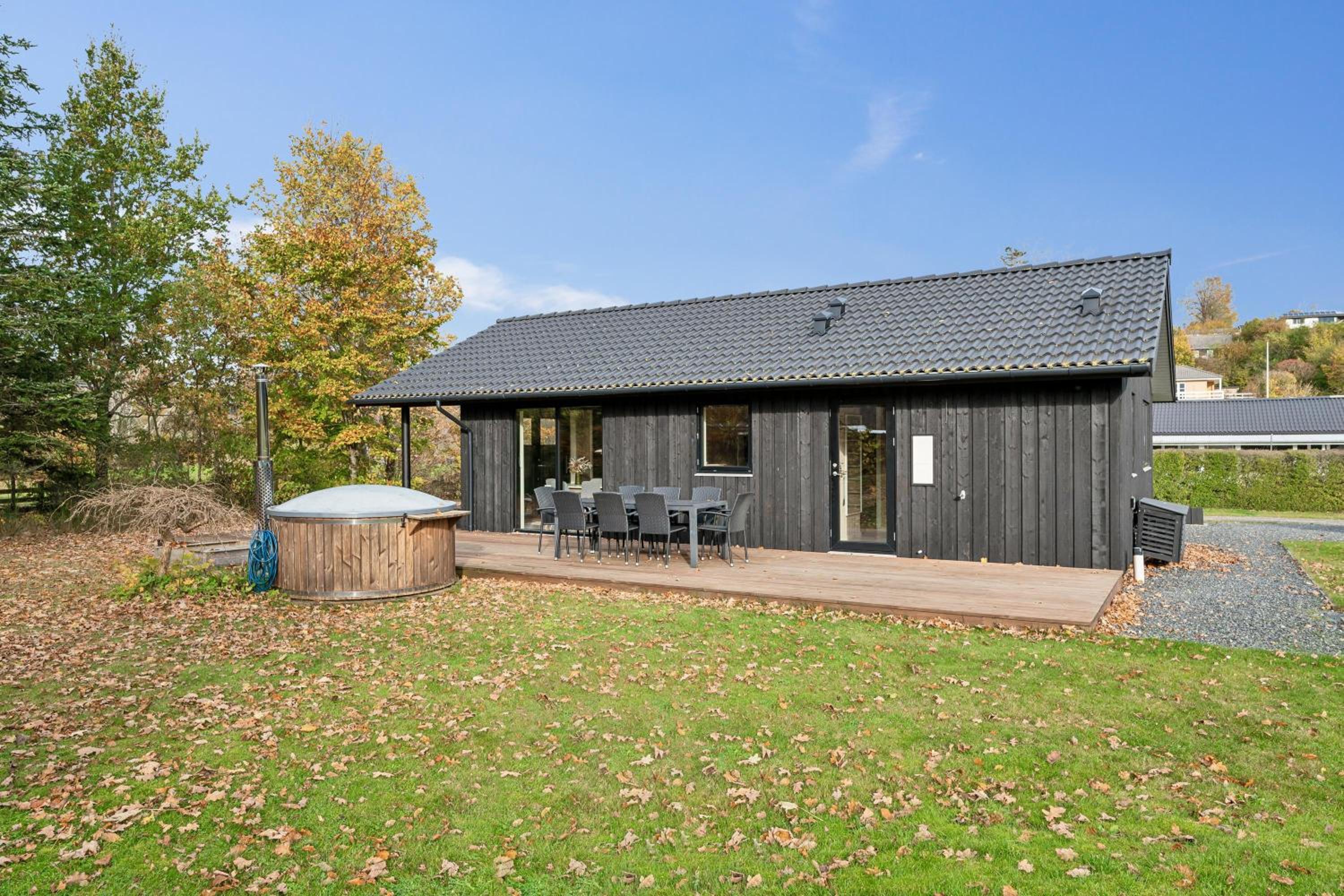 Flot Og Velholdt Hus Ved Lyngsbæk Strand