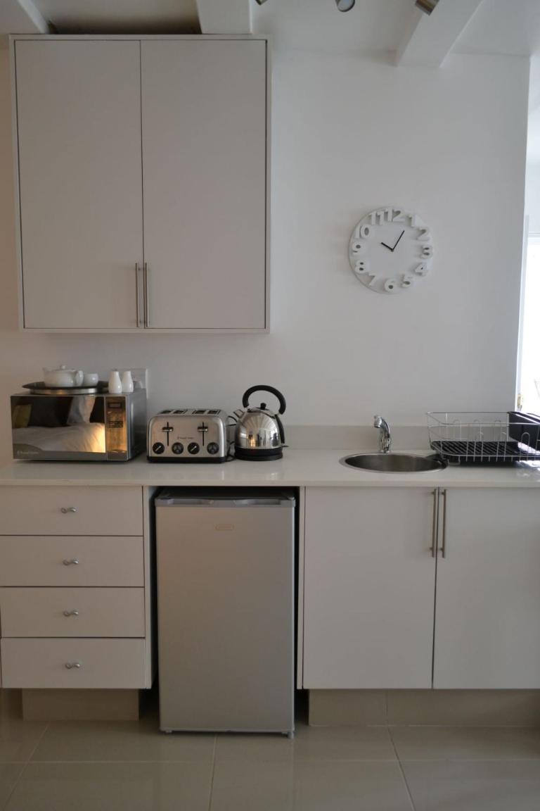 11 Woodmead Suites