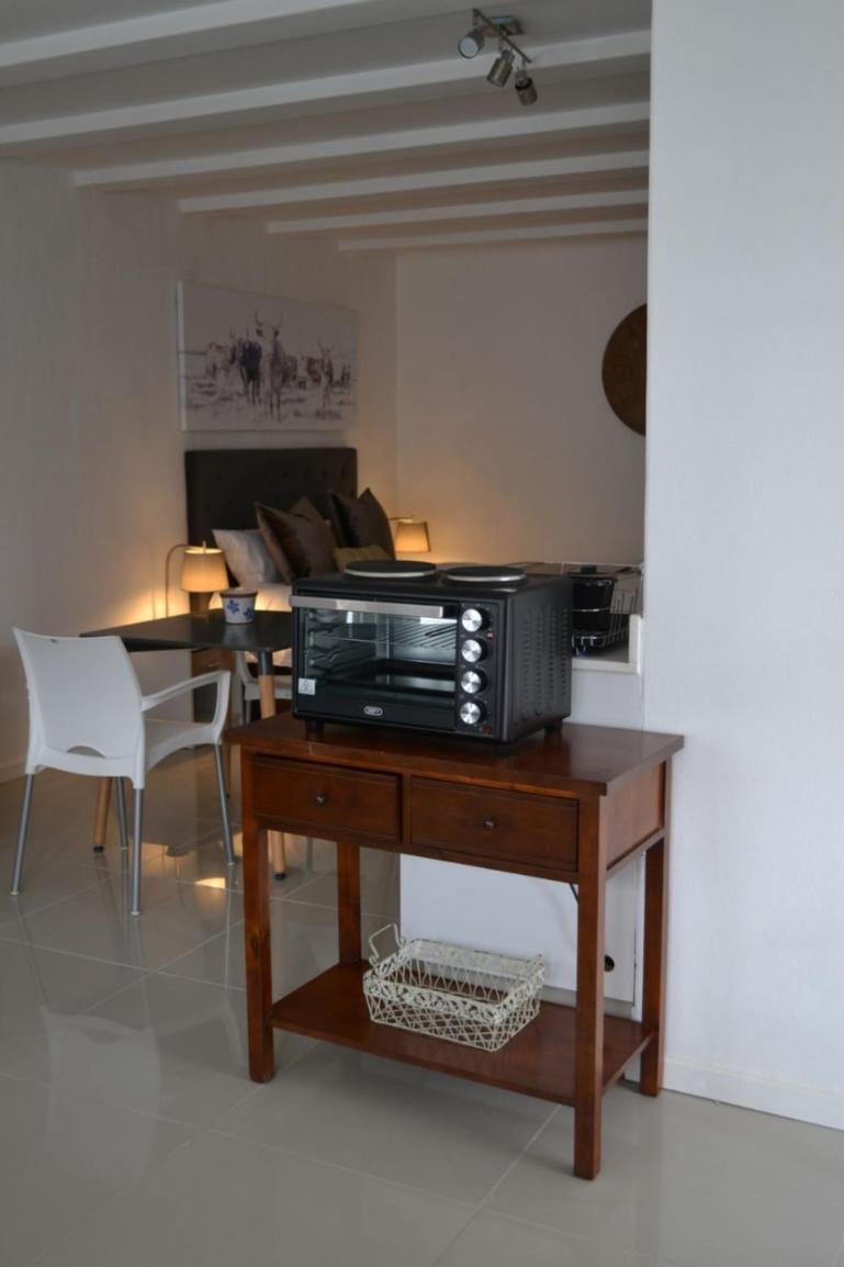 11 Woodmead Suites