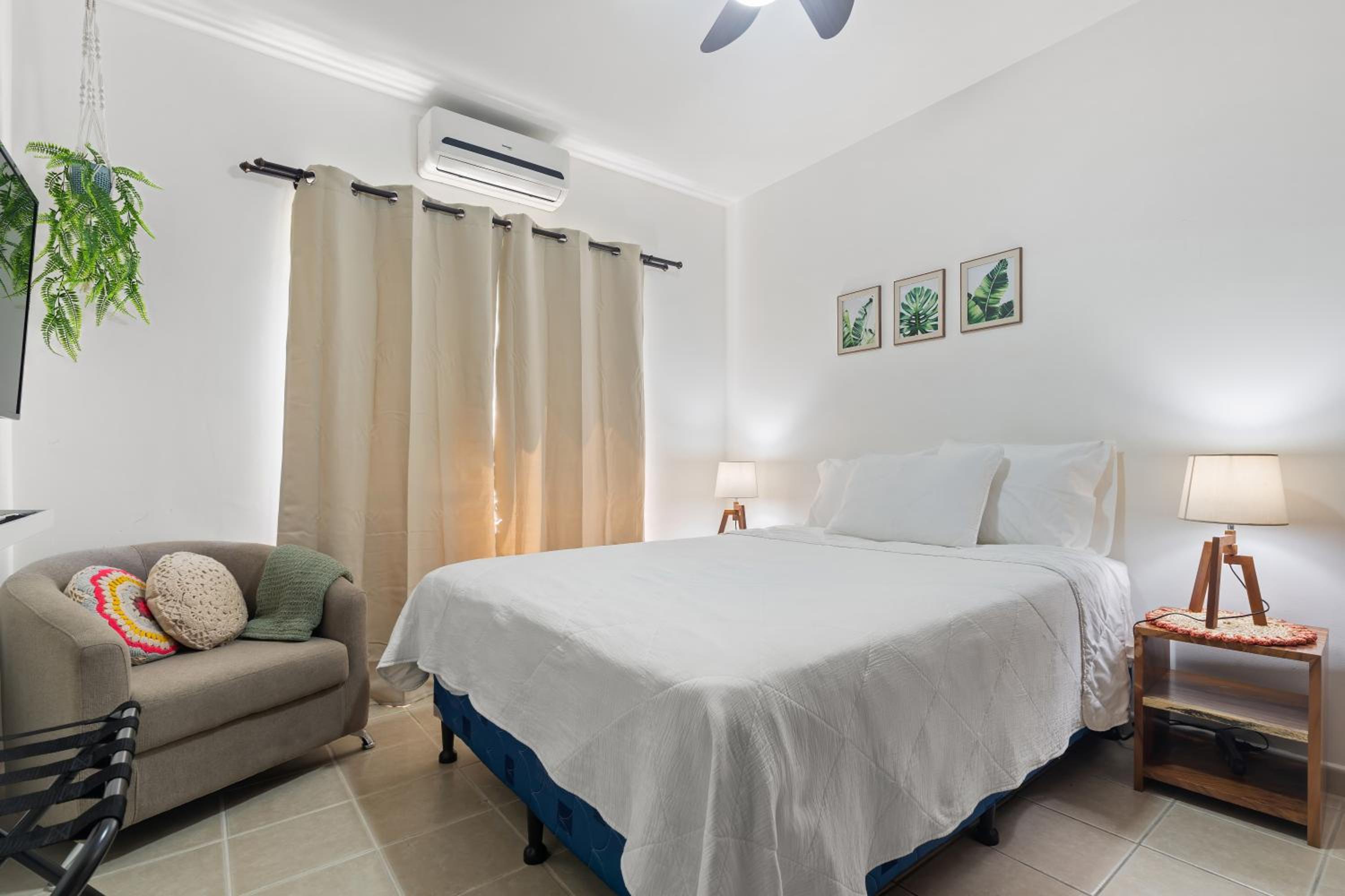 Casa Verde 2b2b Completely Renovated Ground Unit