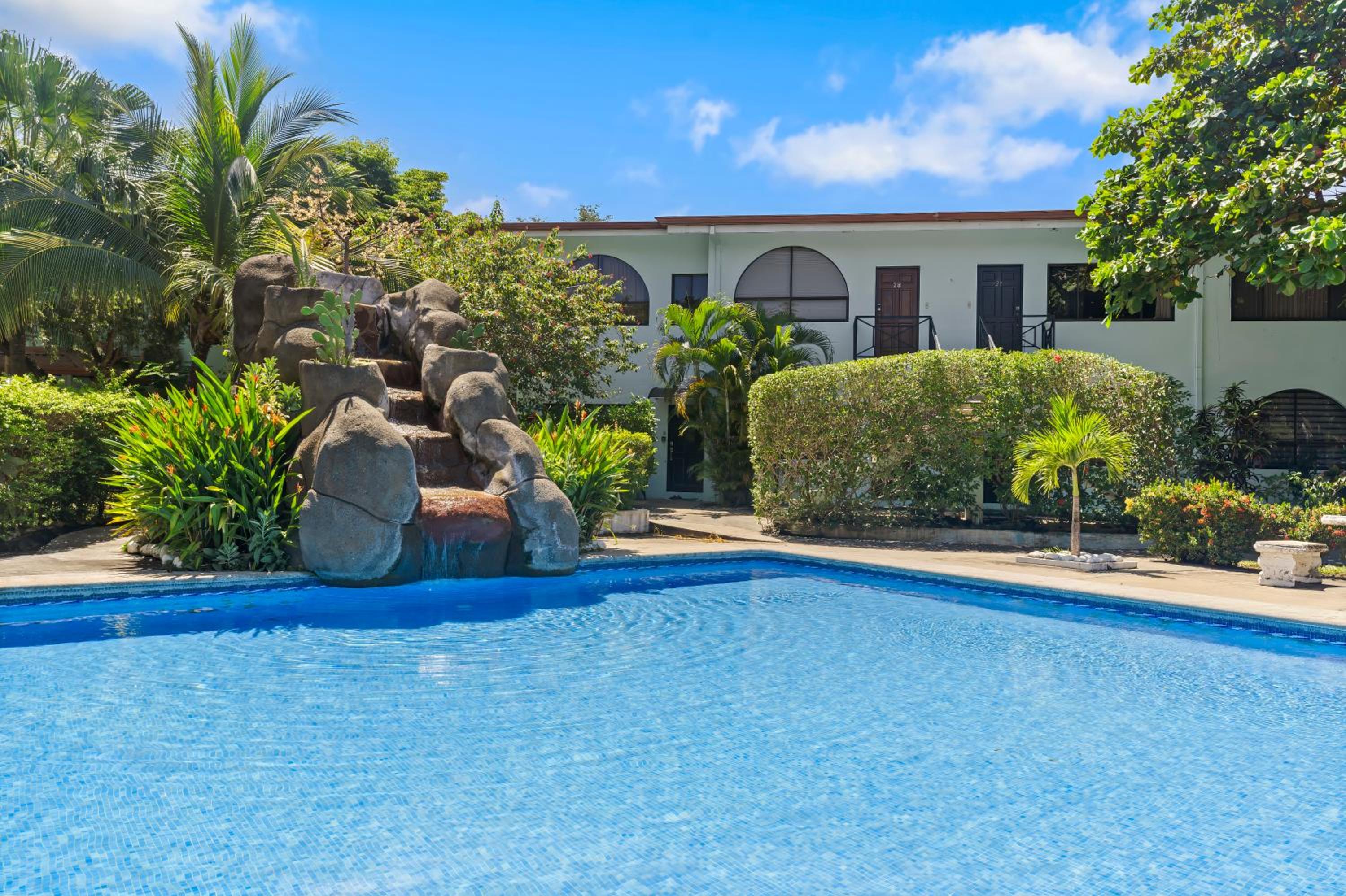 Casa Verde 2b2b Completely Renovated Ground Unit