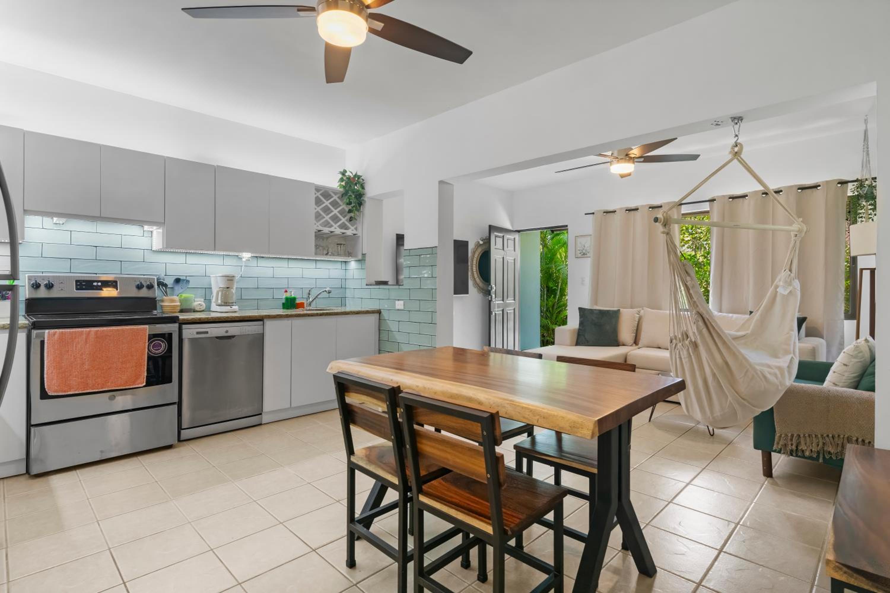Casa Verde 2b2b Completely Renovated Ground Unit