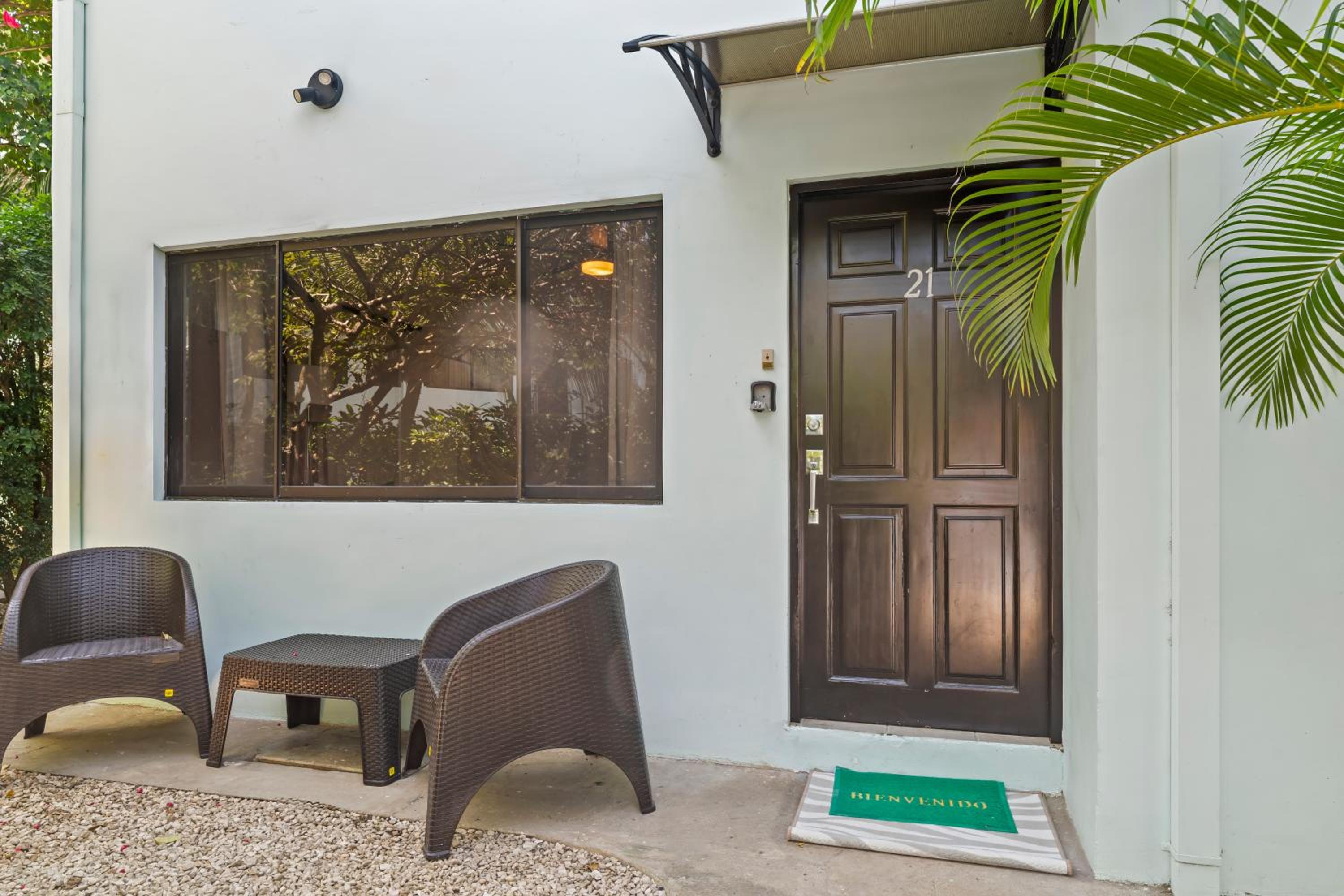 Casa Verde 2b2b Completely Renovated Ground Unit